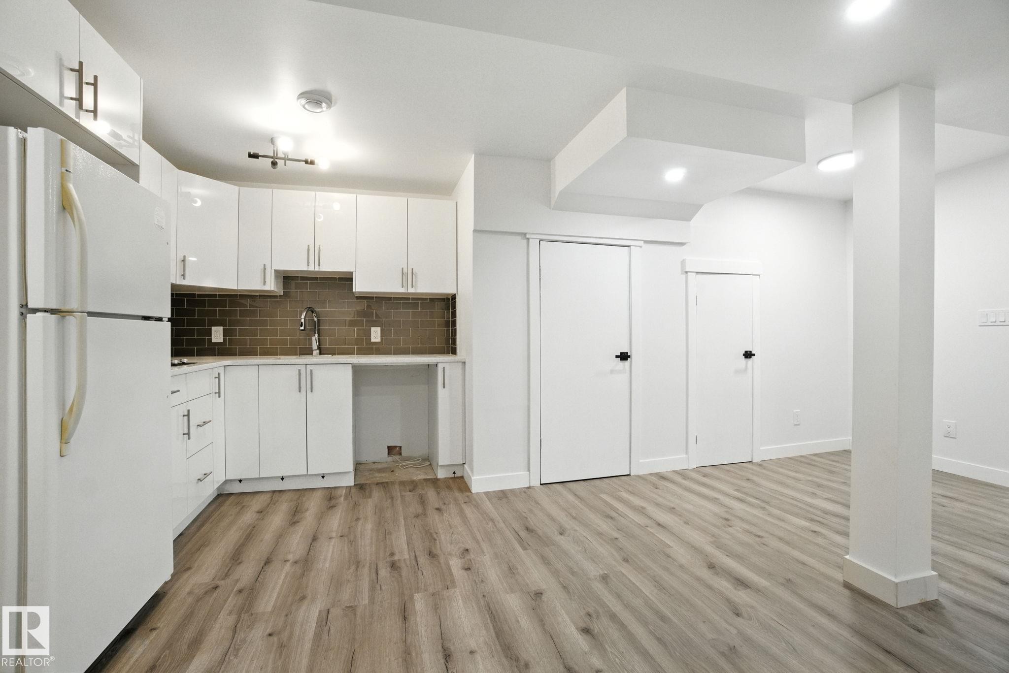 












13218 81 Street

,
Edmonton,




AB
T5C 1N7

