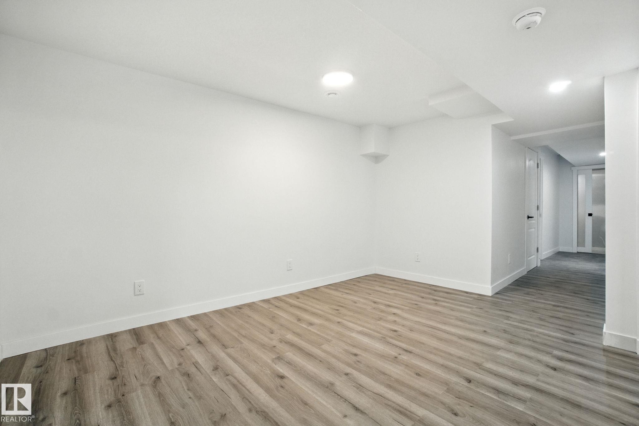 












13218 81 Street

,
Edmonton,




AB
T5C 1N7


