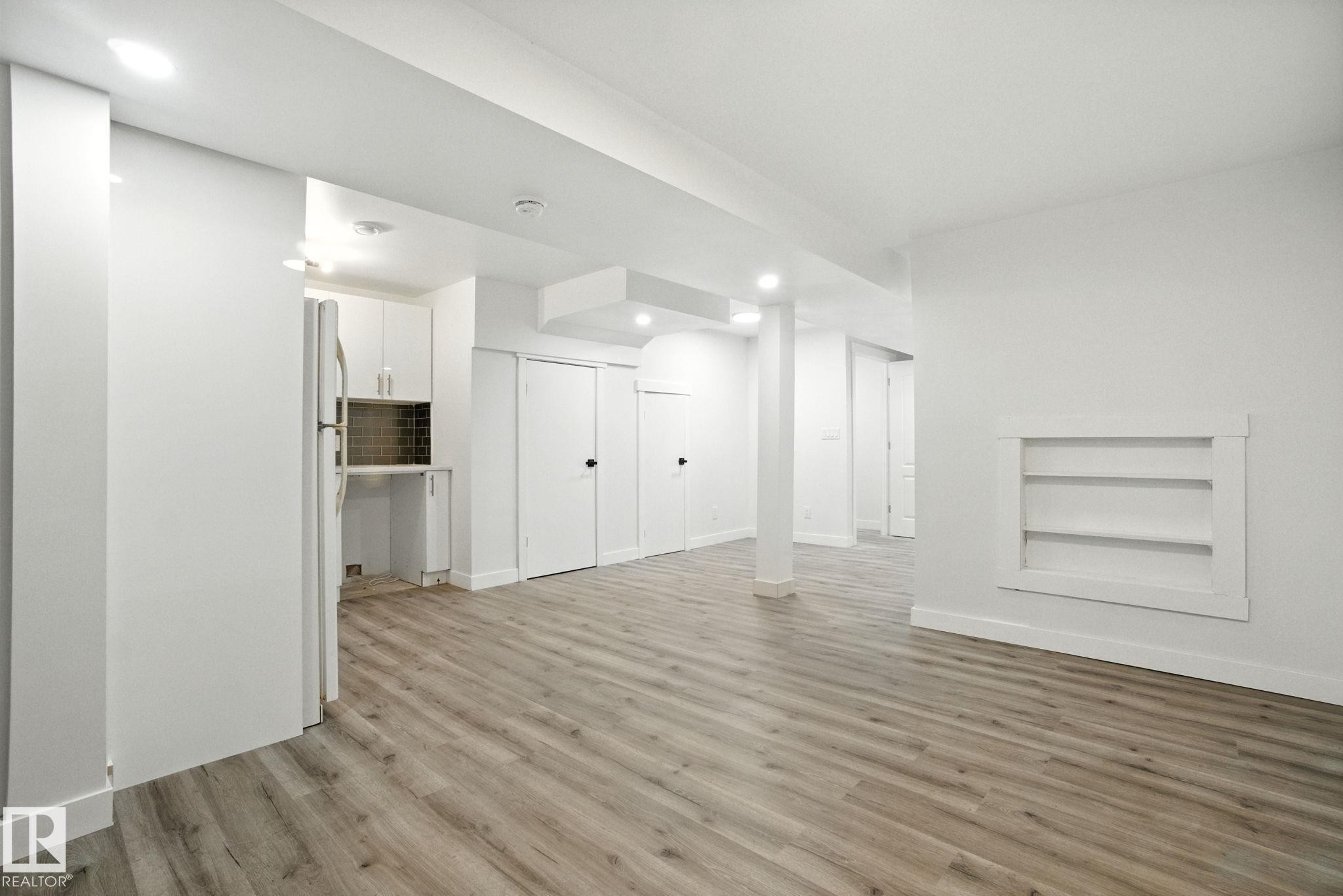 












13218 81 Street

,
Edmonton,




AB
T5C 1N7

