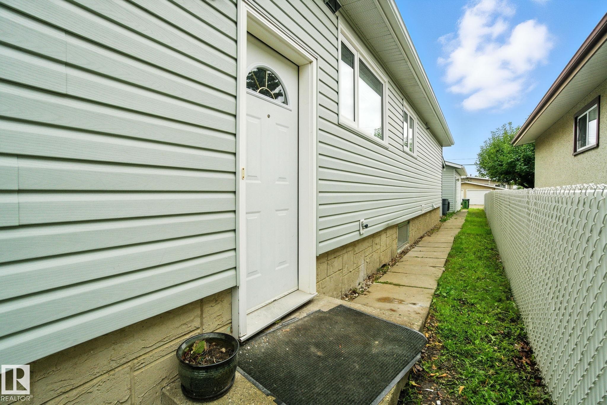 












13218 81 Street

,
Edmonton,




AB
T5C 1N7

