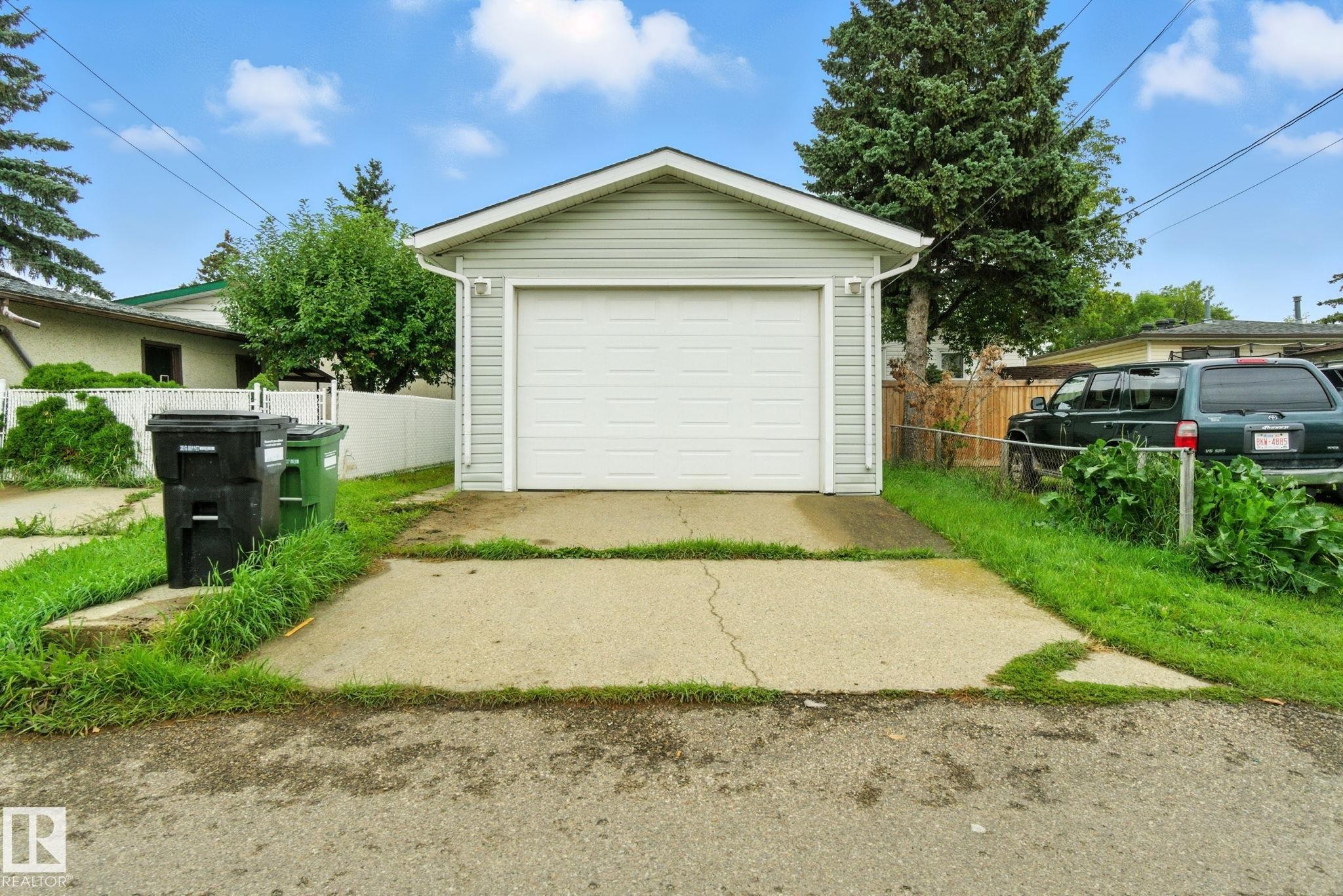












13218 81 Street

,
Edmonton,




AB
T5C 1N7

