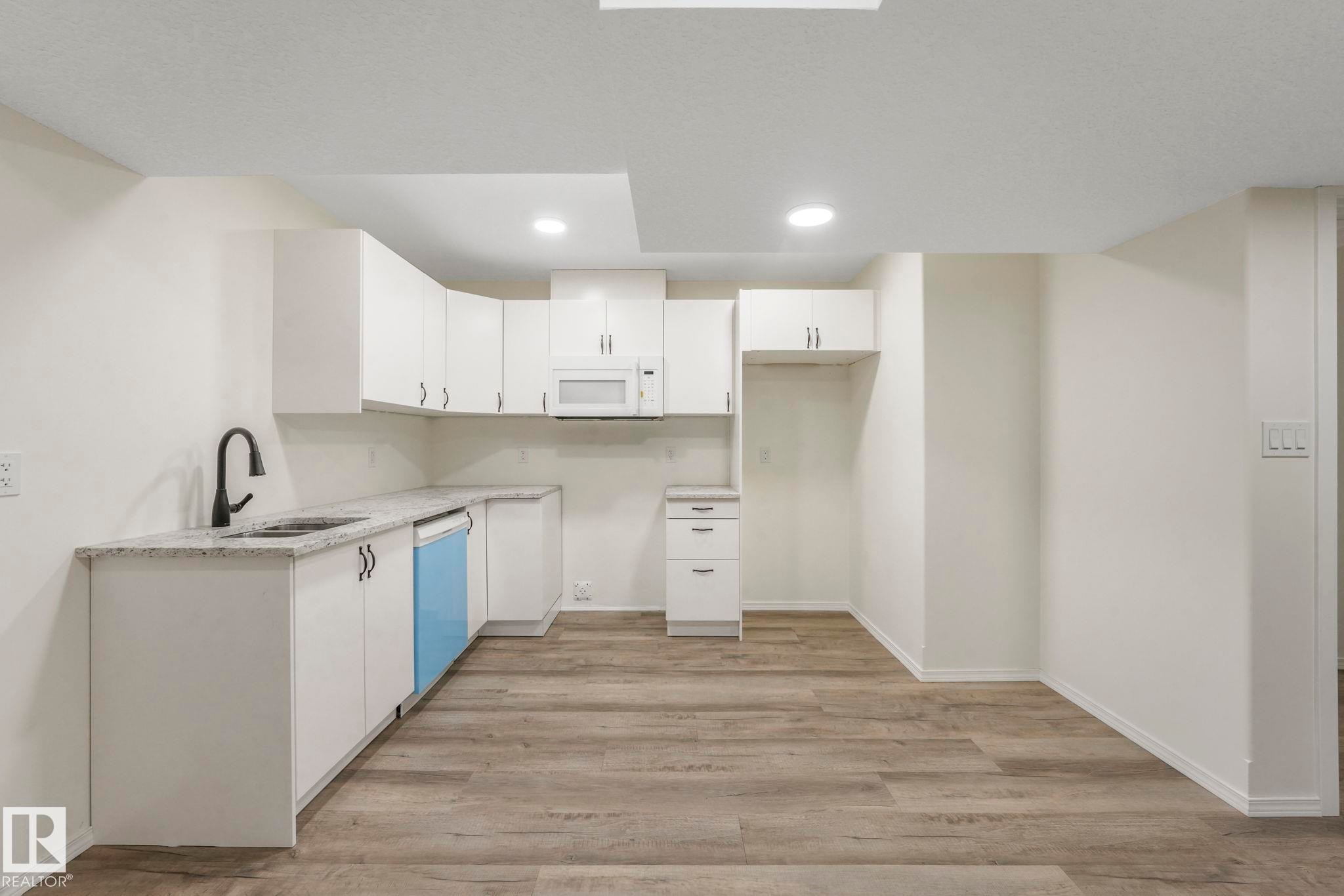 












11625 126 Street

,
Edmonton,




AB
T5M 0R9

