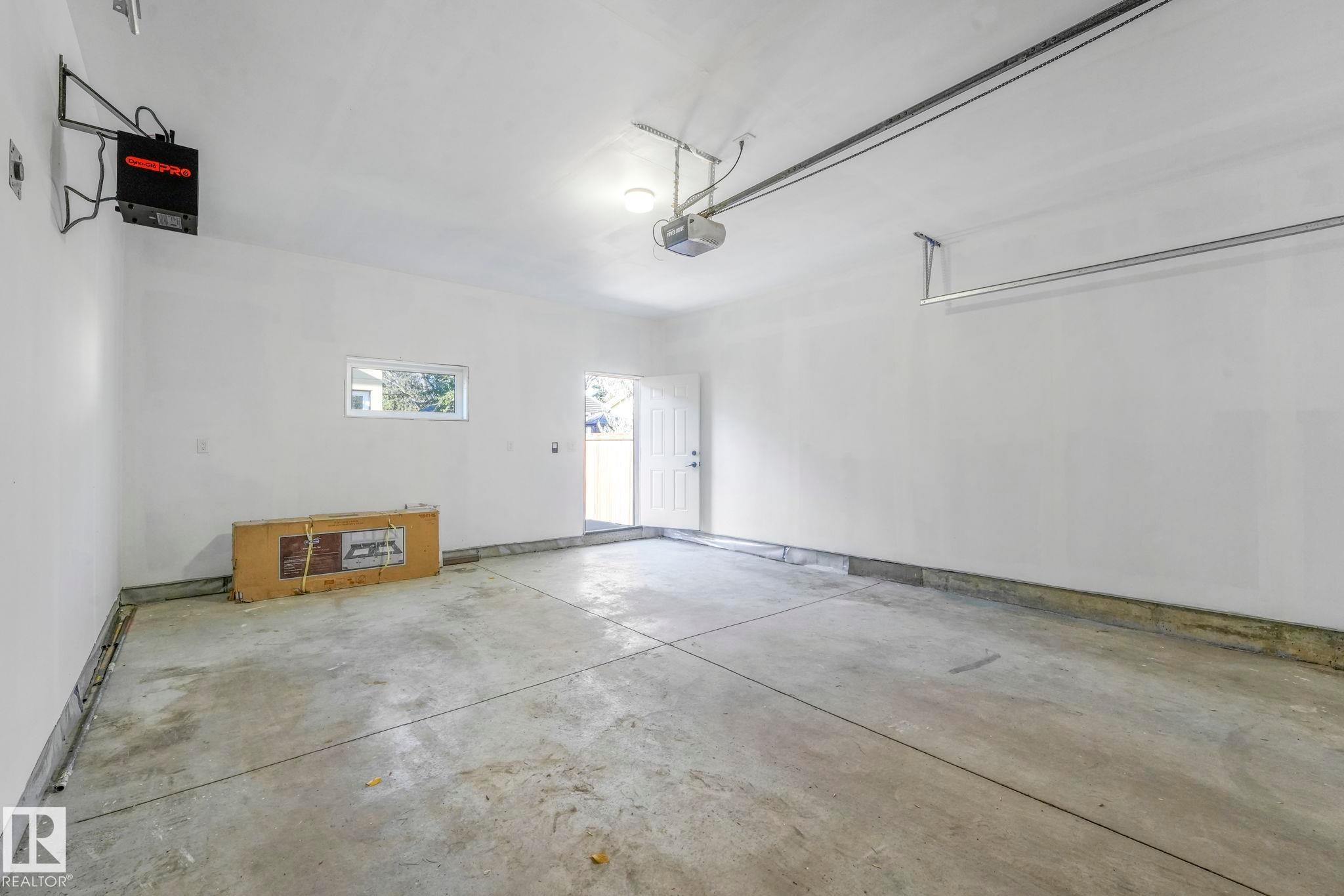 












11625 126 Street

,
Edmonton,




AB
T5M 0R9

