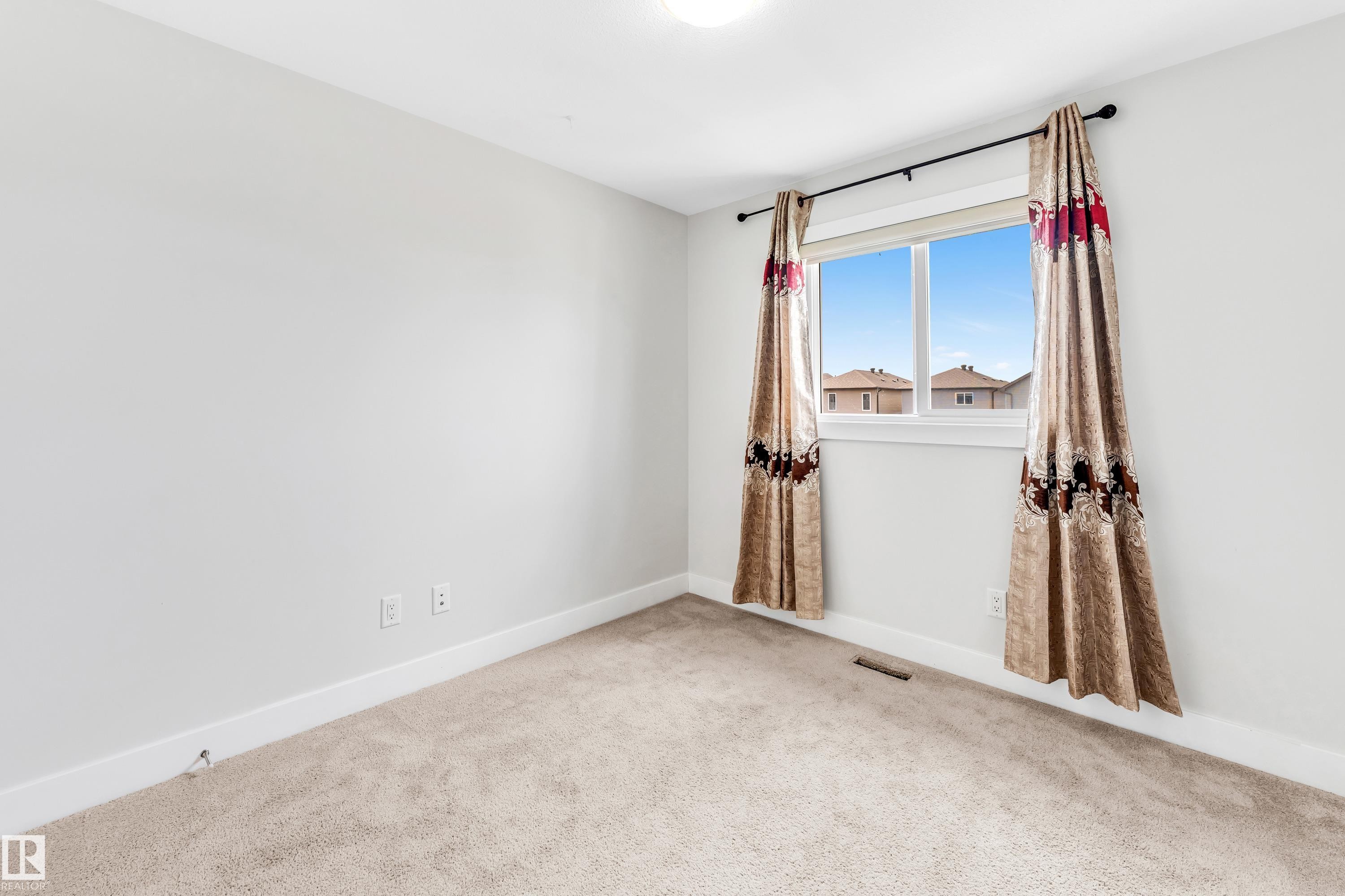 












1544 21 Street

,
Edmonton,




AB
T6T 2B7

