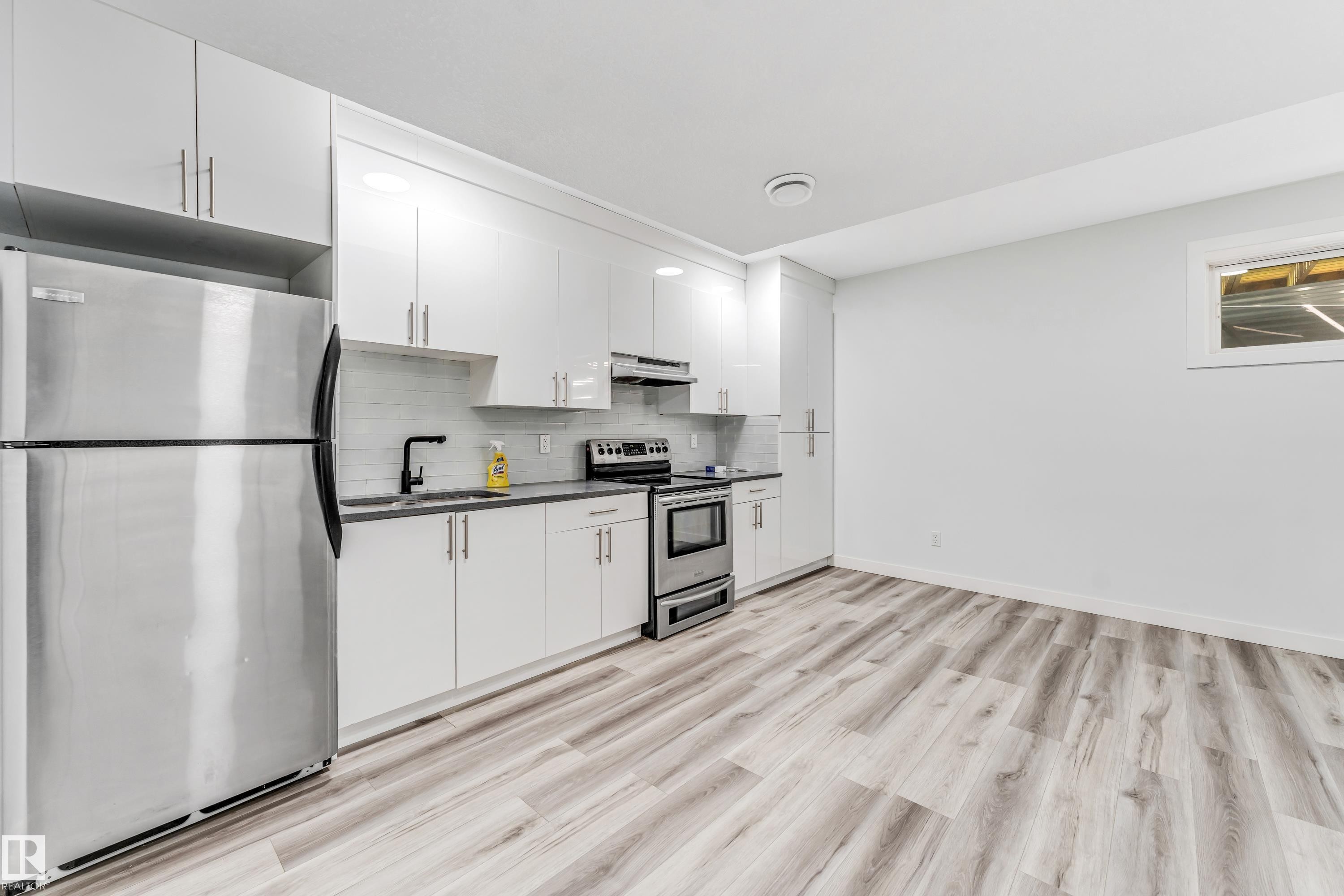 












1544 21 Street

,
Edmonton,




AB
T6T 2B7

