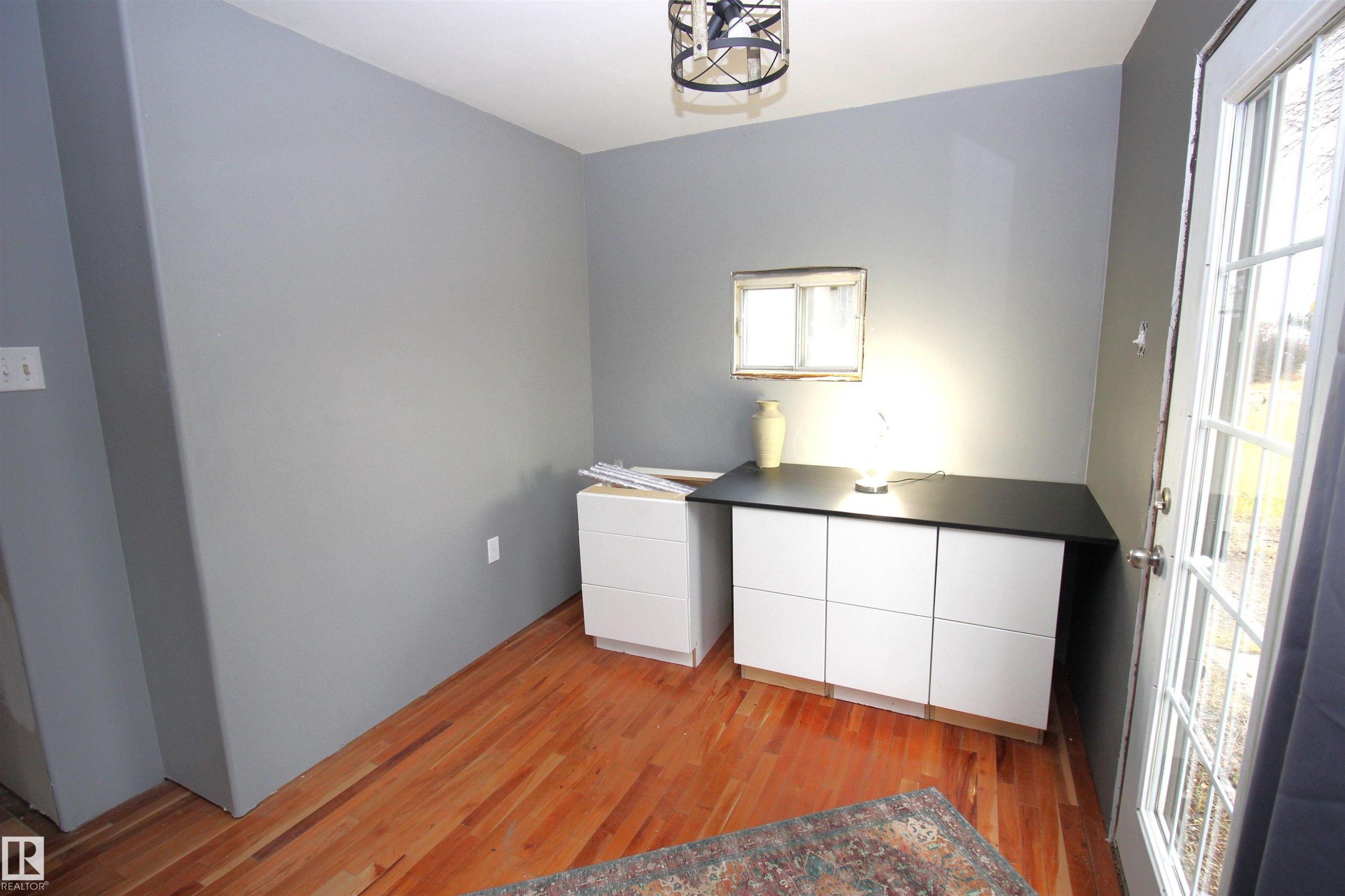 












10228 104 Street

,
Westlock,




AB
T7P 1V6

