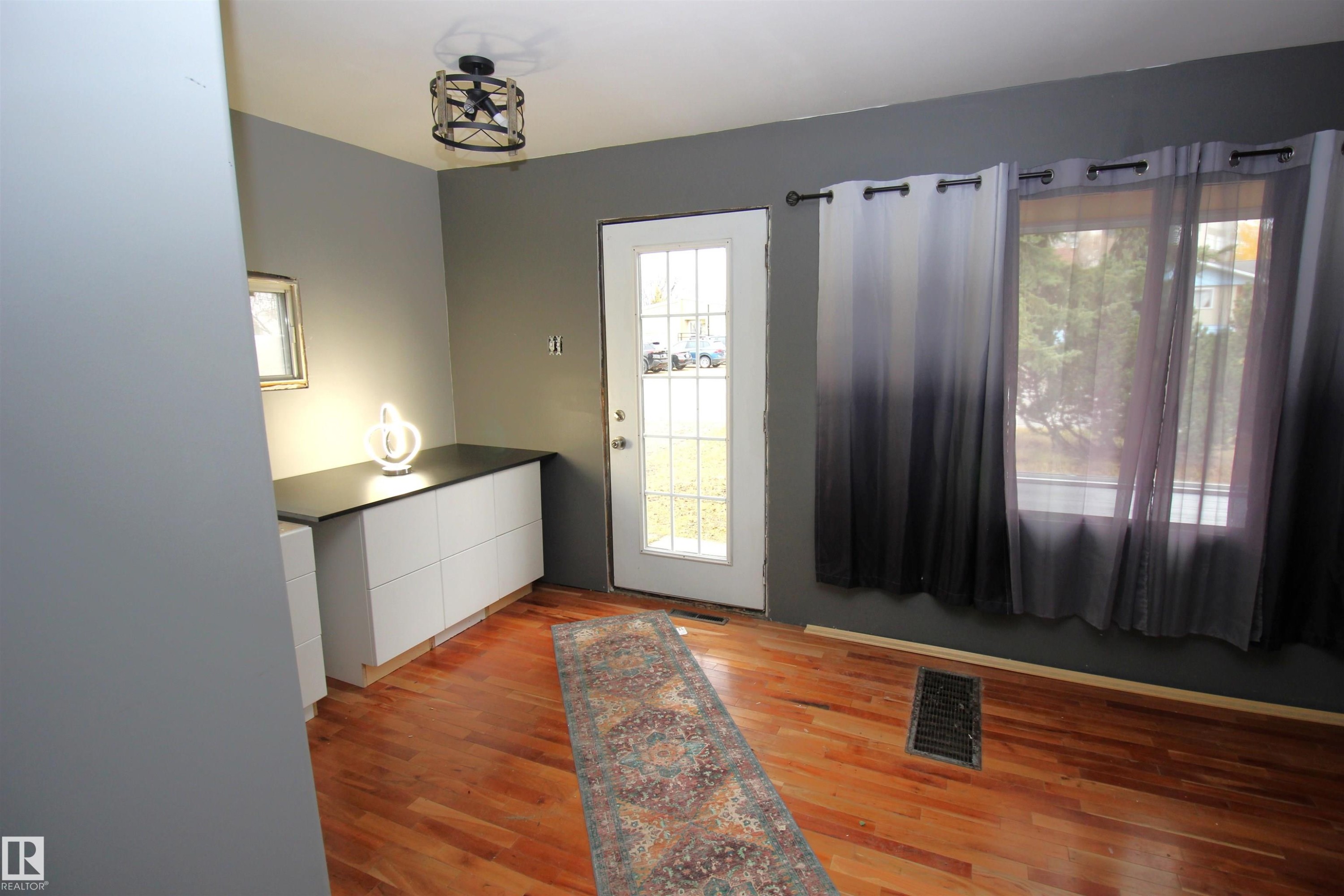 












10228 104 Street

,
Westlock,




AB
T7P 1V6

