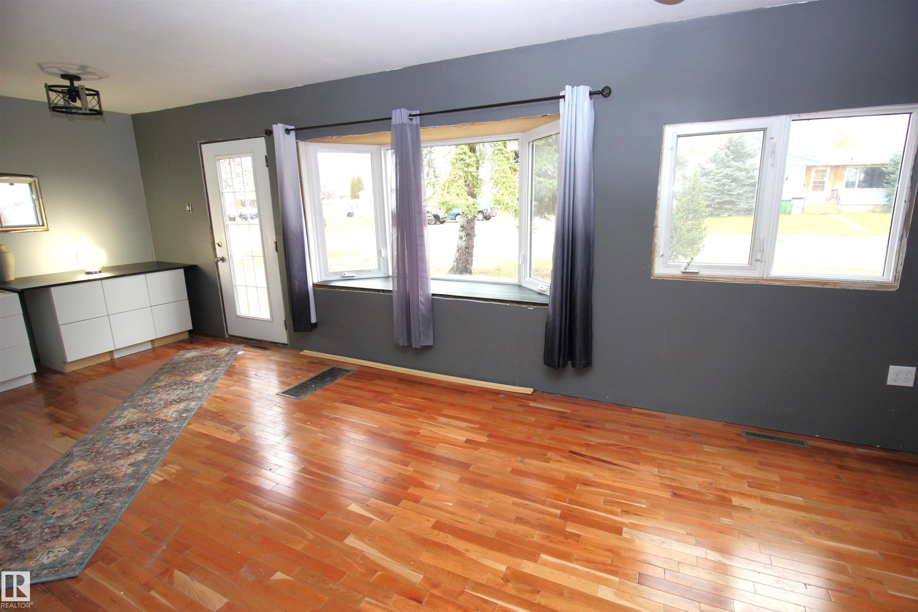 












10228 104 Street

,
Westlock,




AB
T7P 1V6

