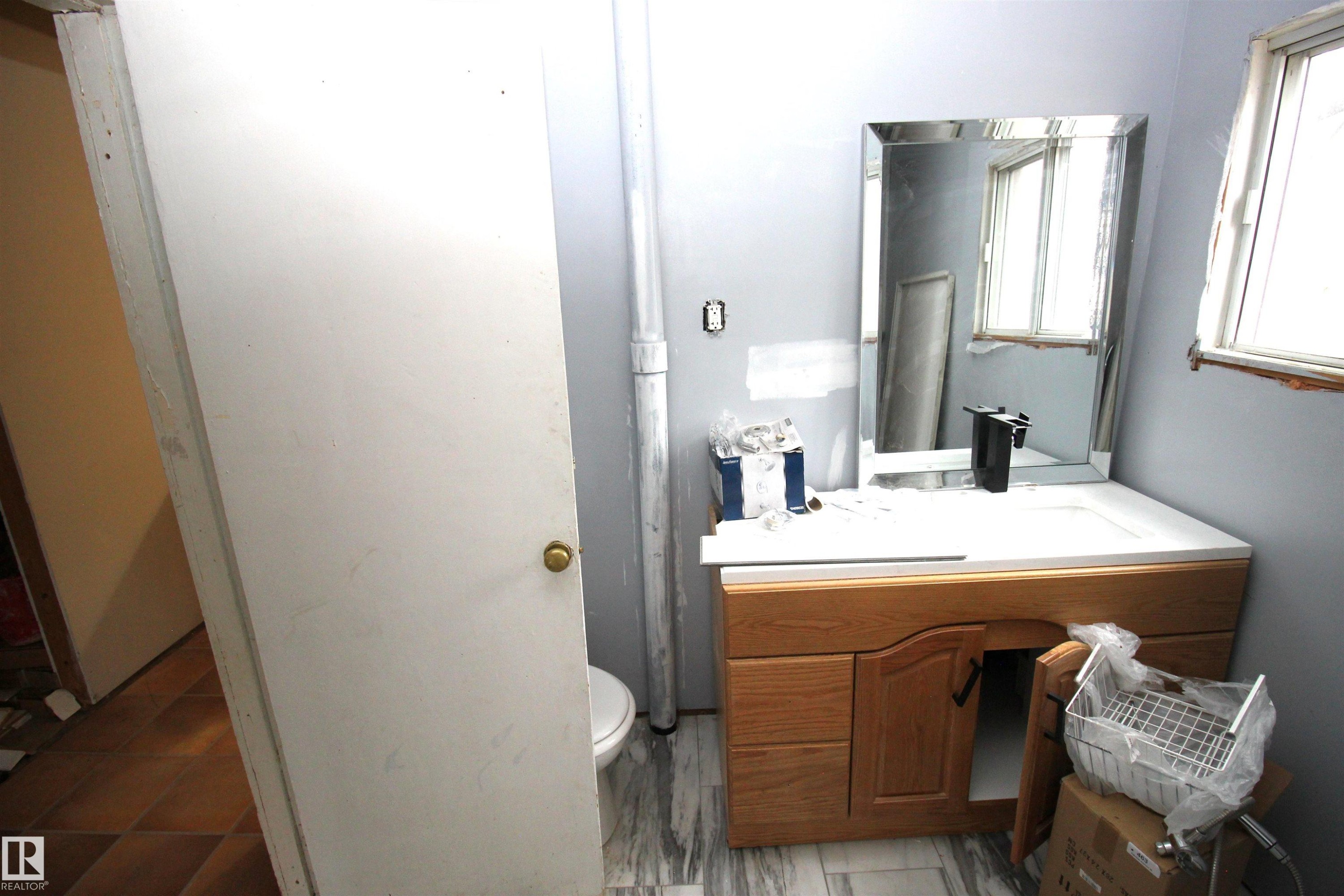 












10228 104 Street

,
Westlock,




AB
T7P 1V6

