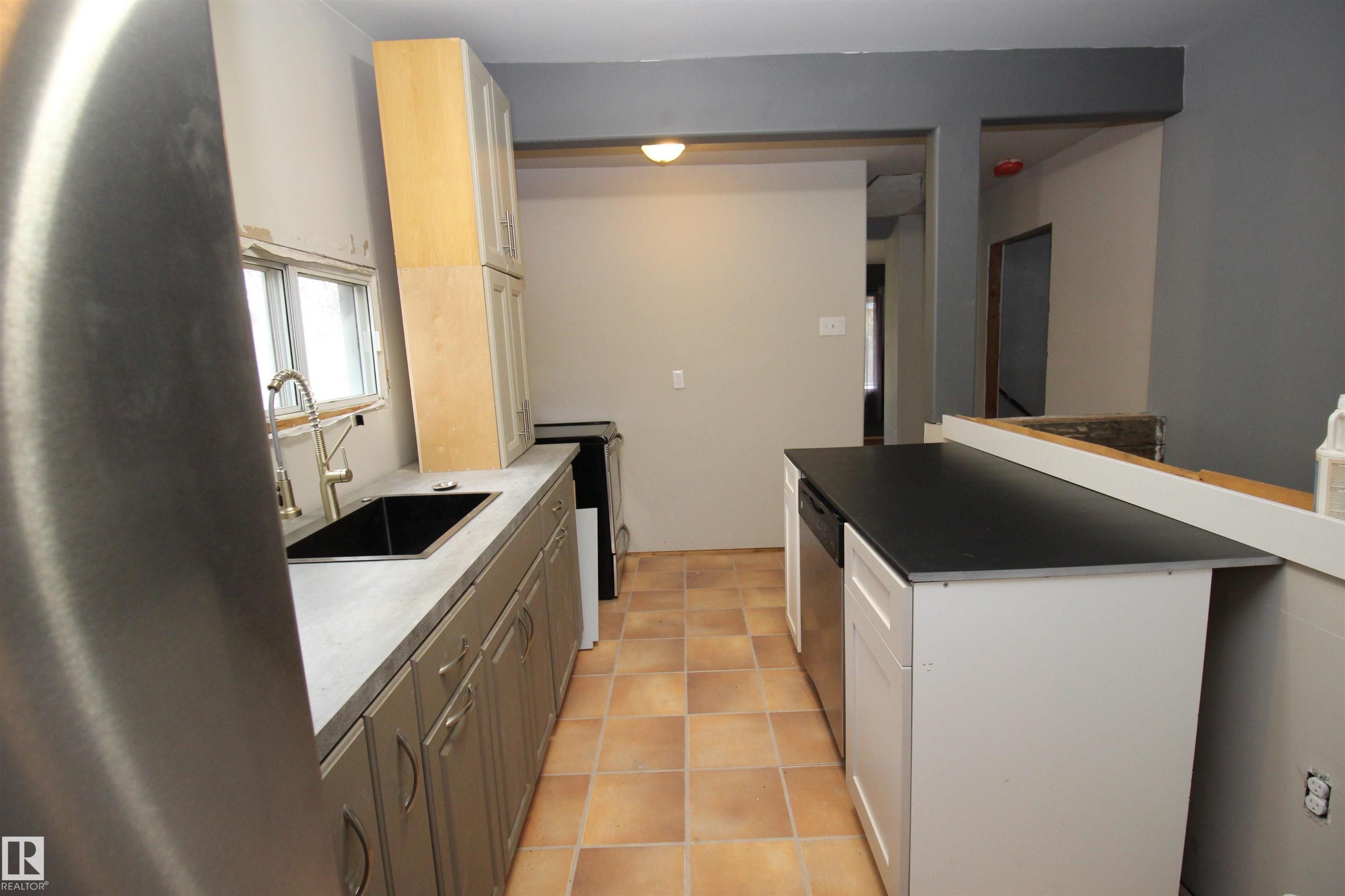 












10228 104 Street

,
Westlock,




AB
T7P 1V6

