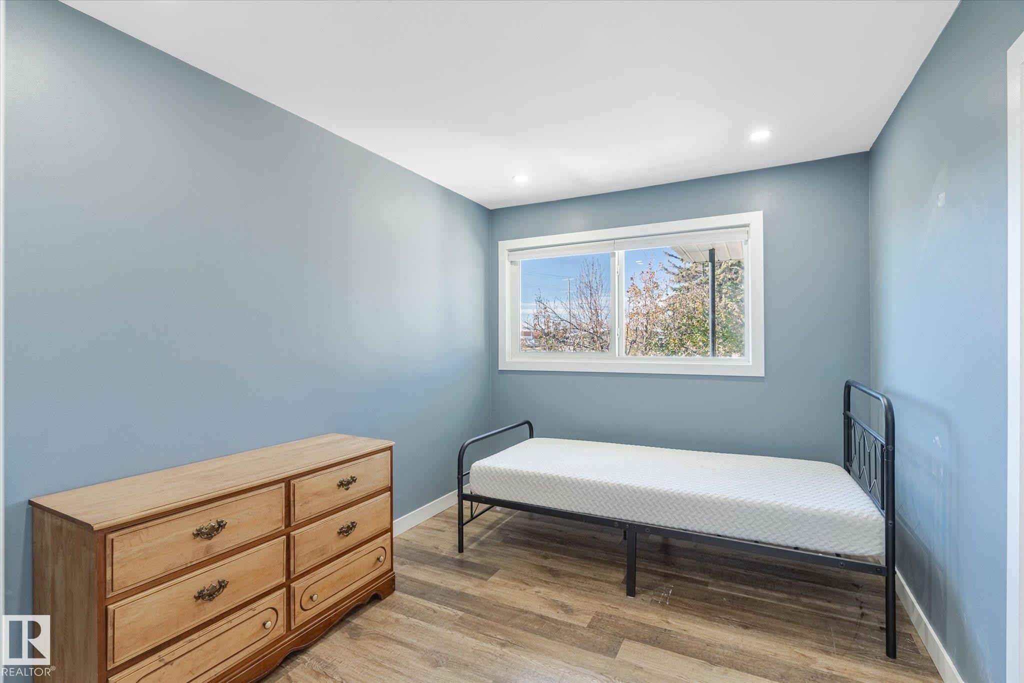 












12707 & 12709 92 Street

,
Edmonton,




AB
T5E 3R3

