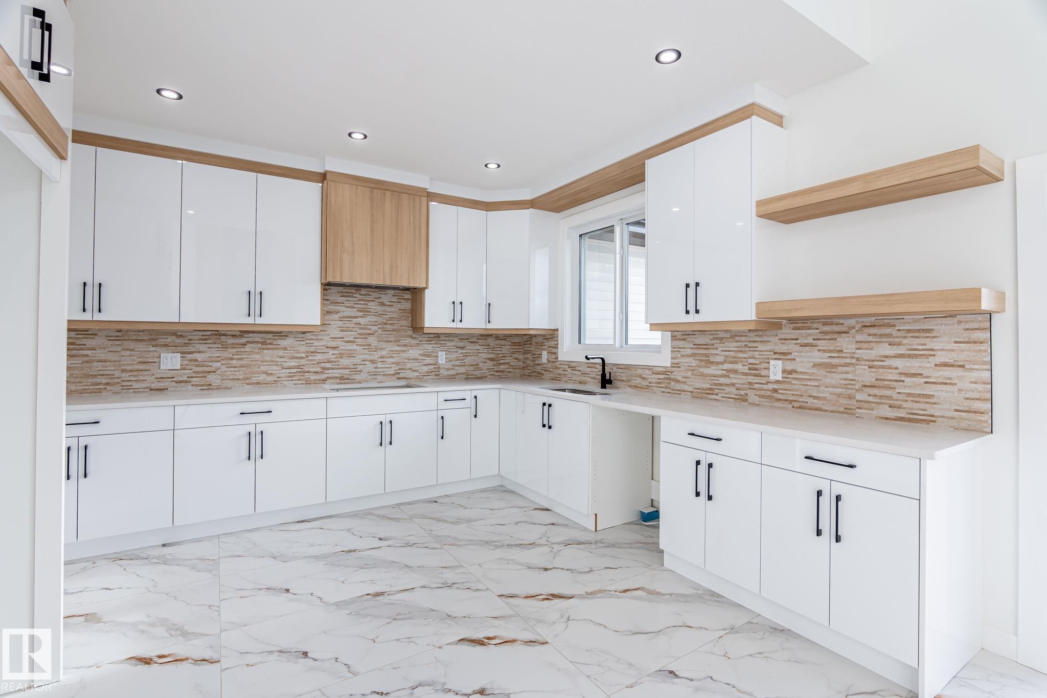 












2005 154 Avenue

,
Edmonton,




AB
T5Y 4H7

