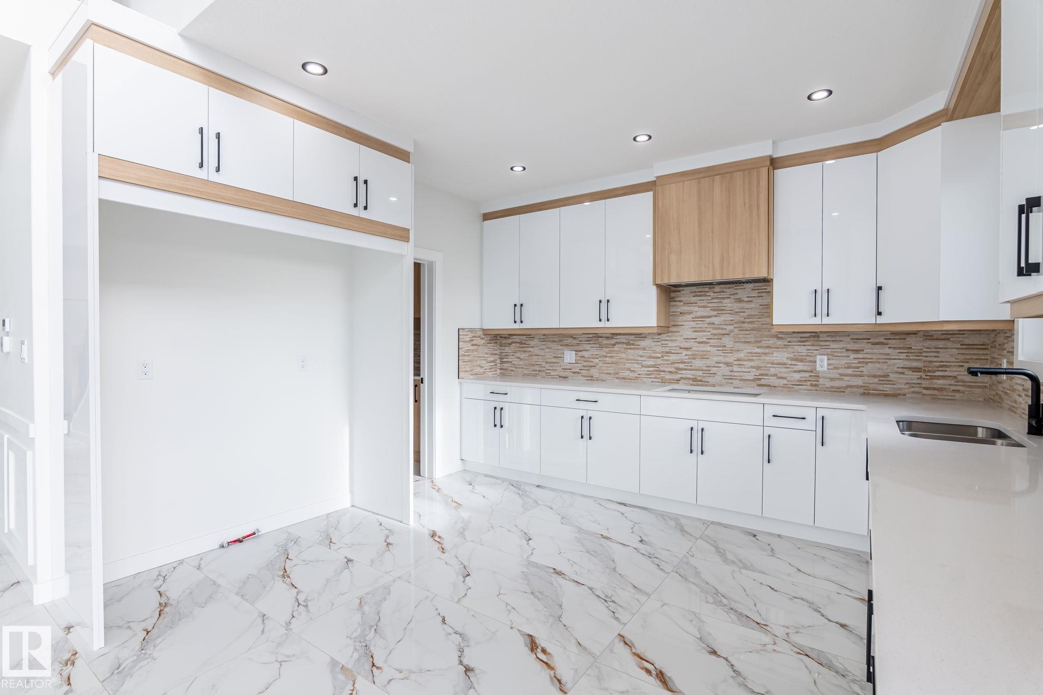 












2005 154 Avenue

,
Edmonton,




AB
T5Y 4H7

