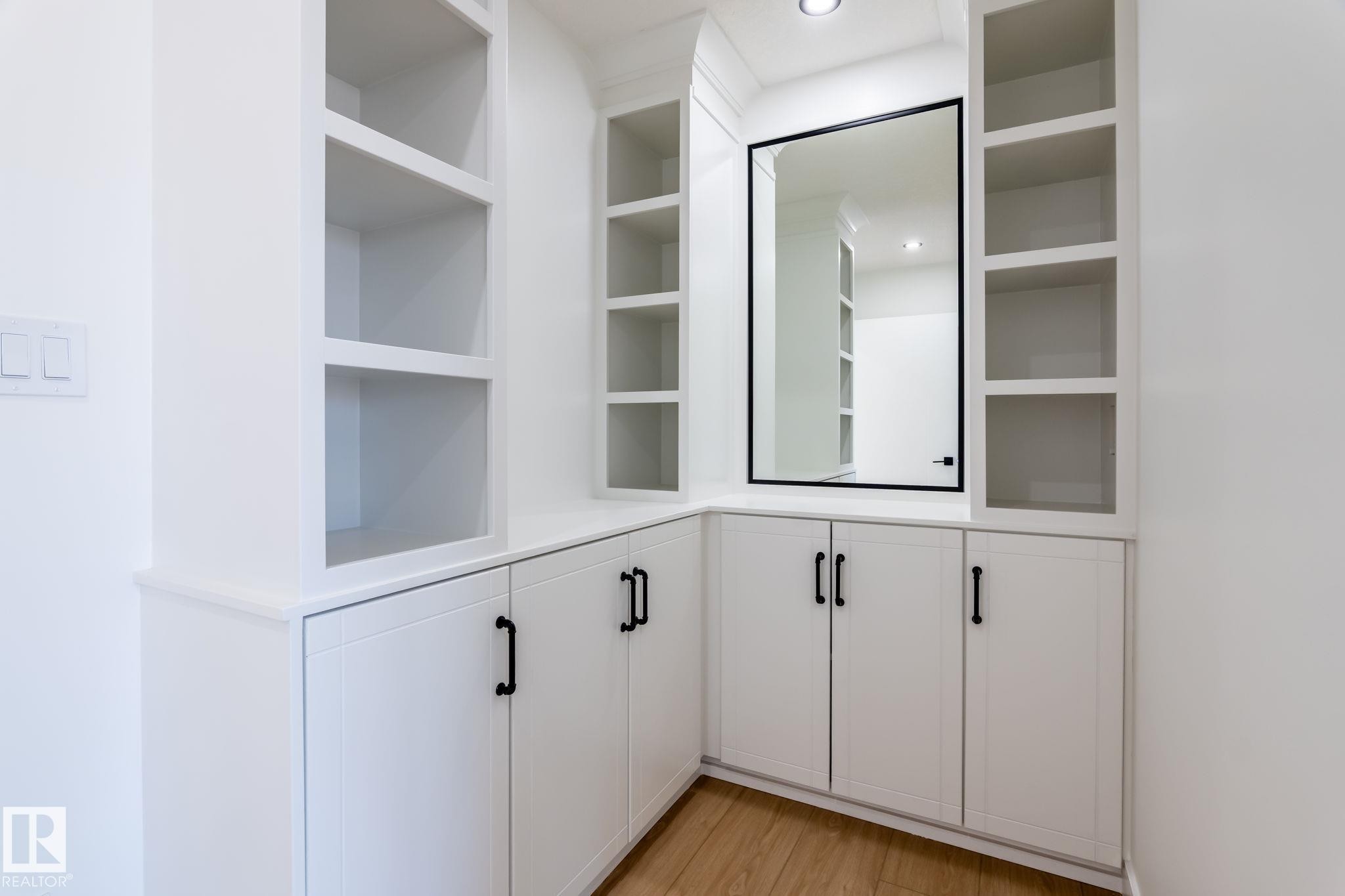 












2005 154 Avenue

,
Edmonton,




AB
T5Y 4H7

