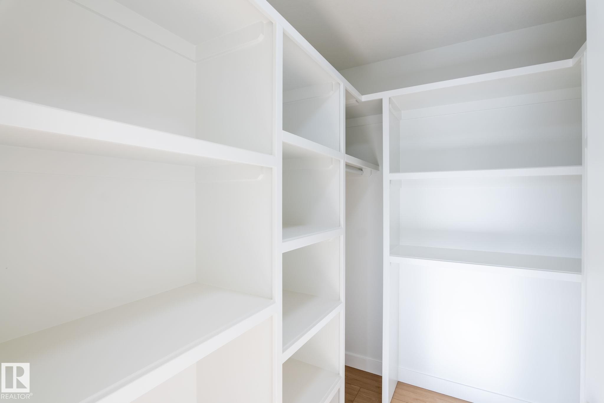 












2005 154 Avenue

,
Edmonton,




AB
T5Y 4H7

