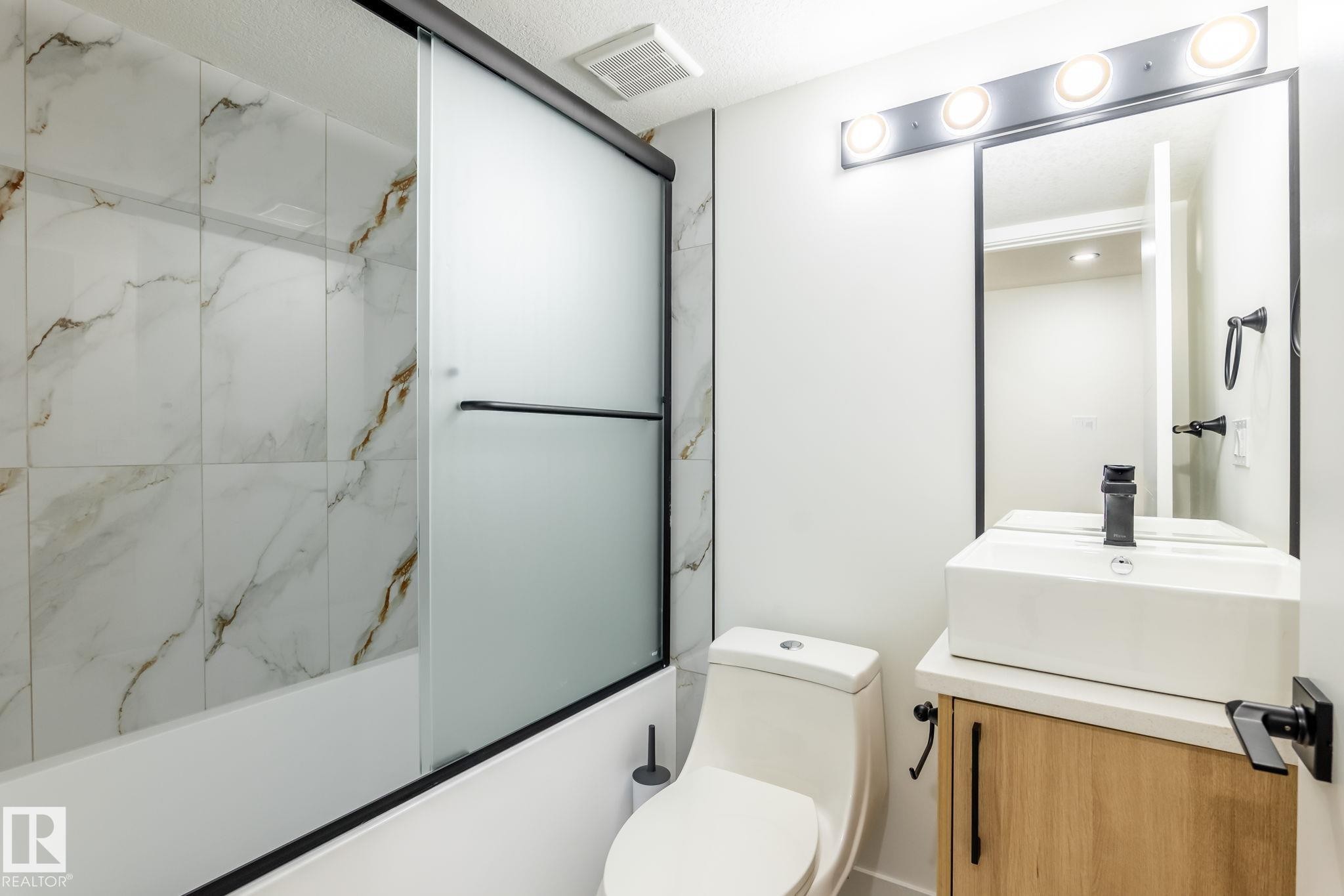 












2005 154 Avenue

,
Edmonton,




AB
T5Y 4H7

