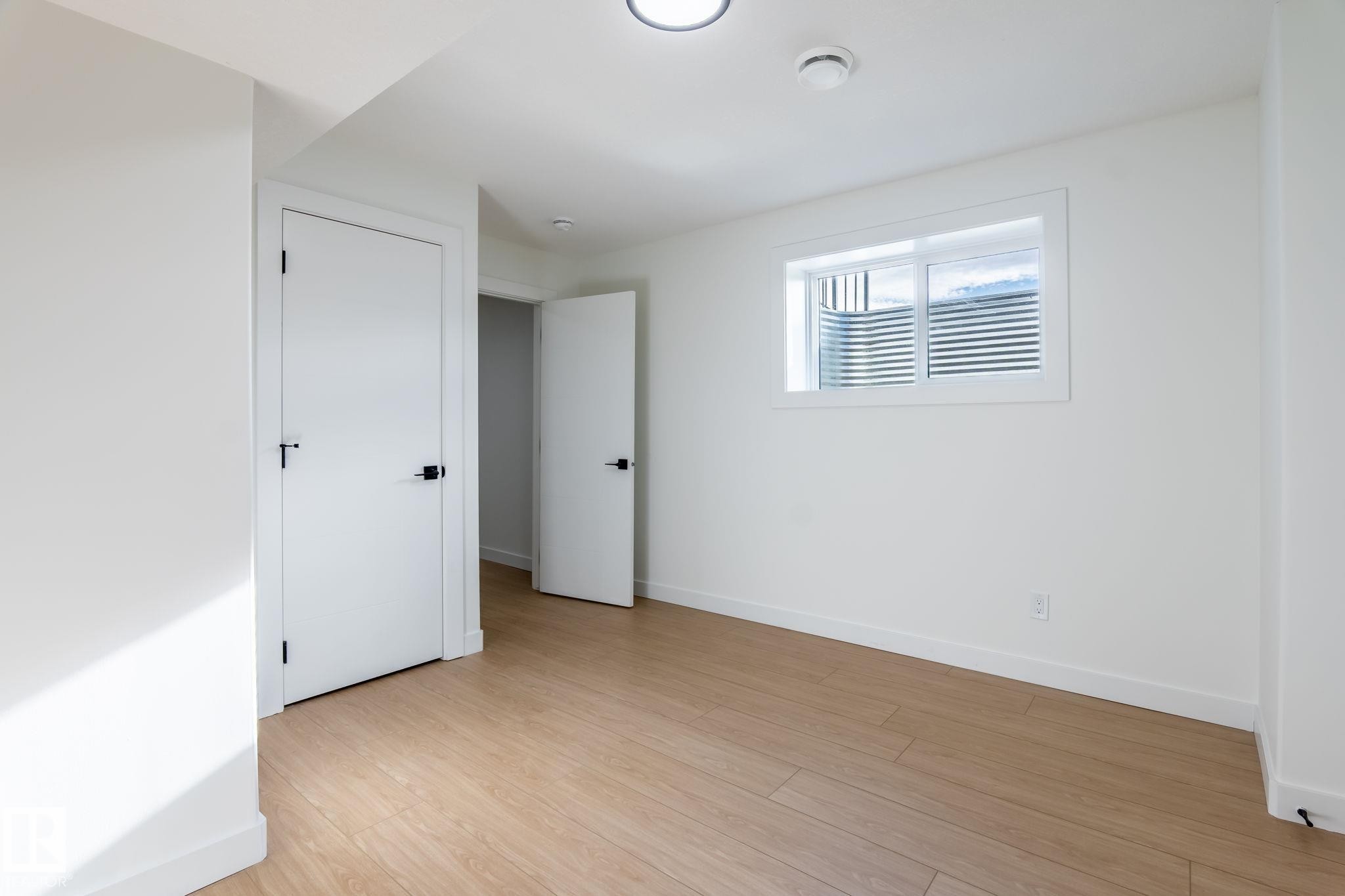 












2005 154 Avenue

,
Edmonton,




AB
T5Y 4H7

