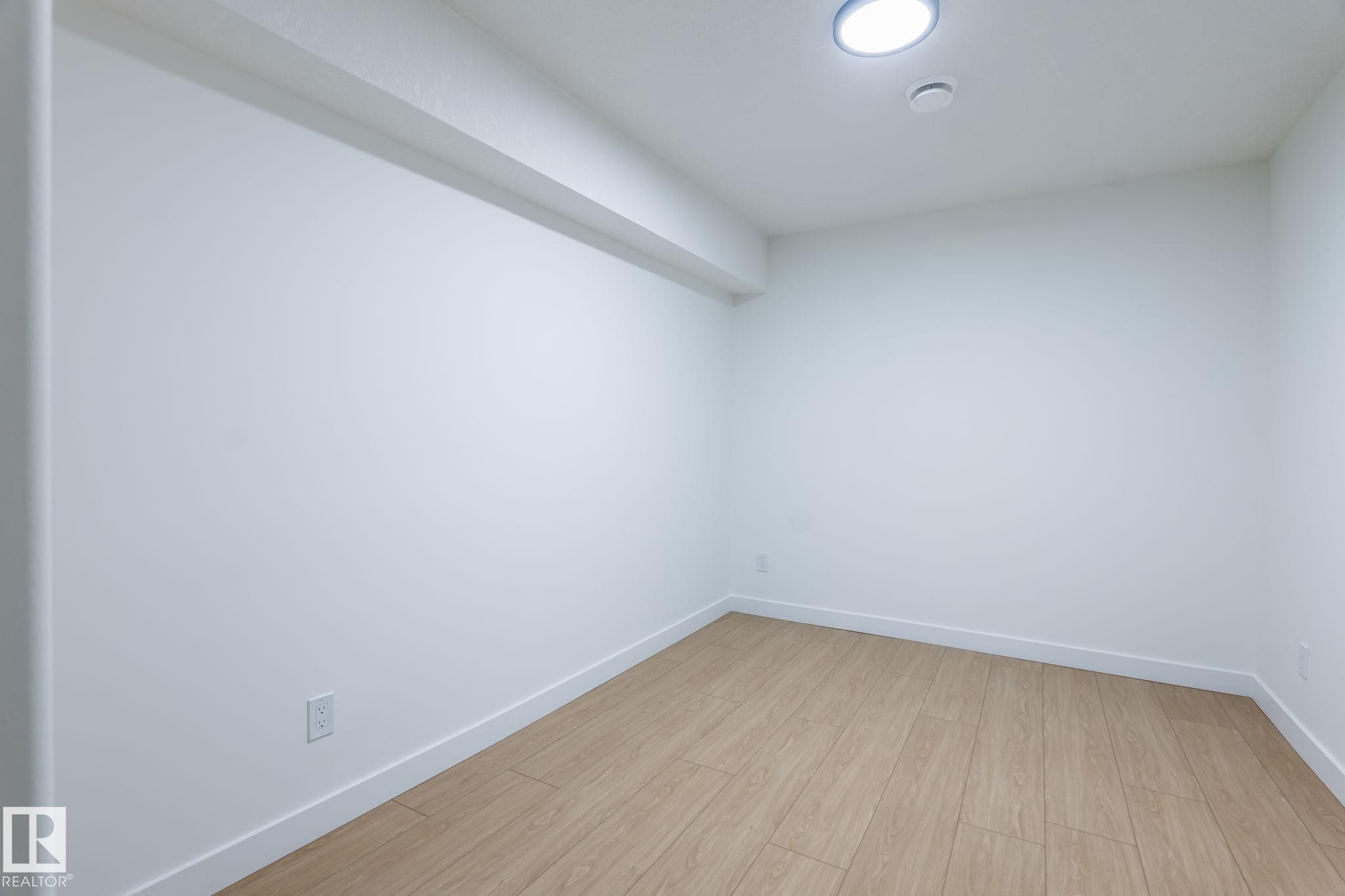 












2005 154 Avenue

,
Edmonton,




AB
T5Y 4H7

