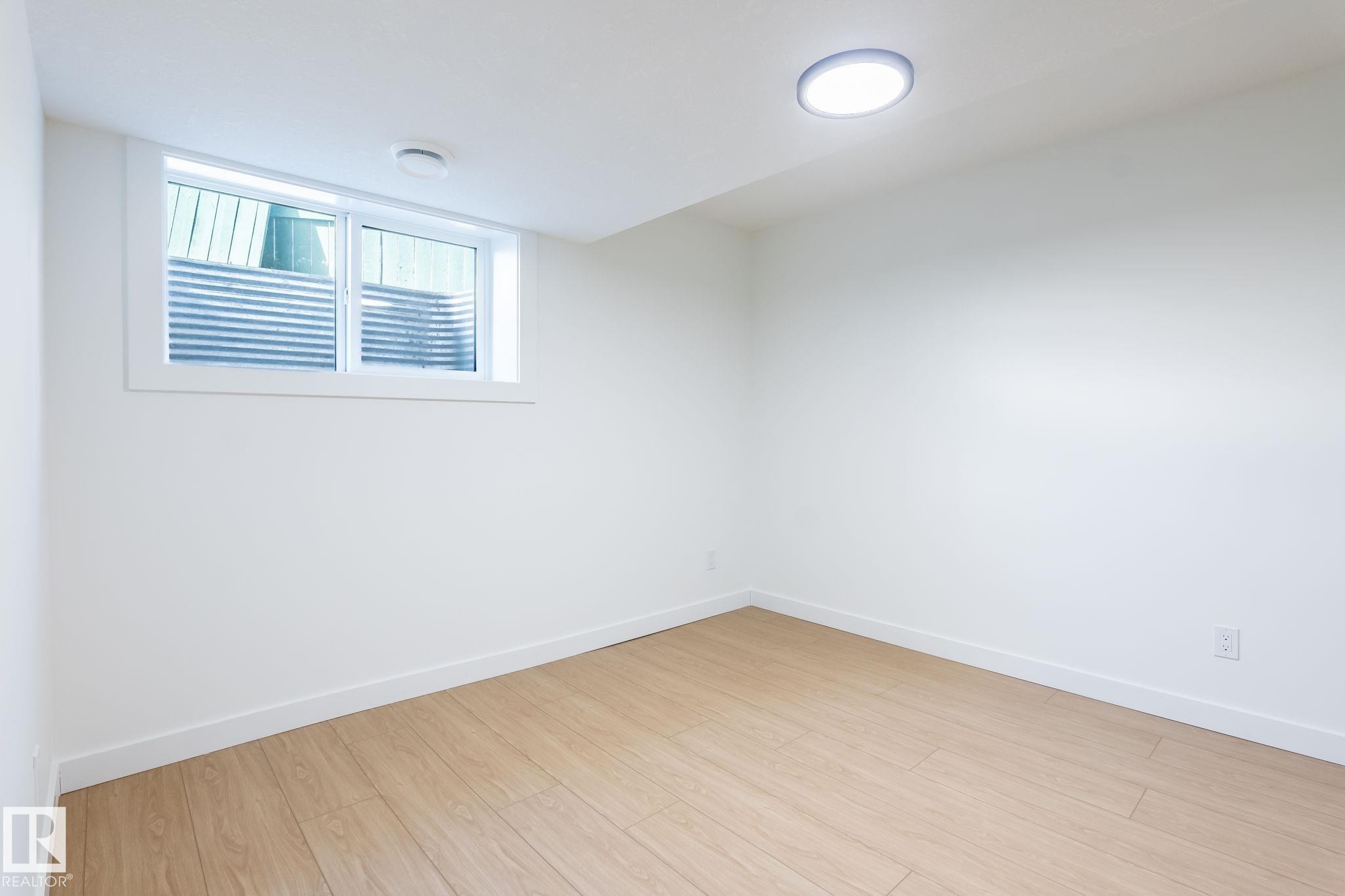 












2005 154 Avenue

,
Edmonton,




AB
T5Y 4H7

