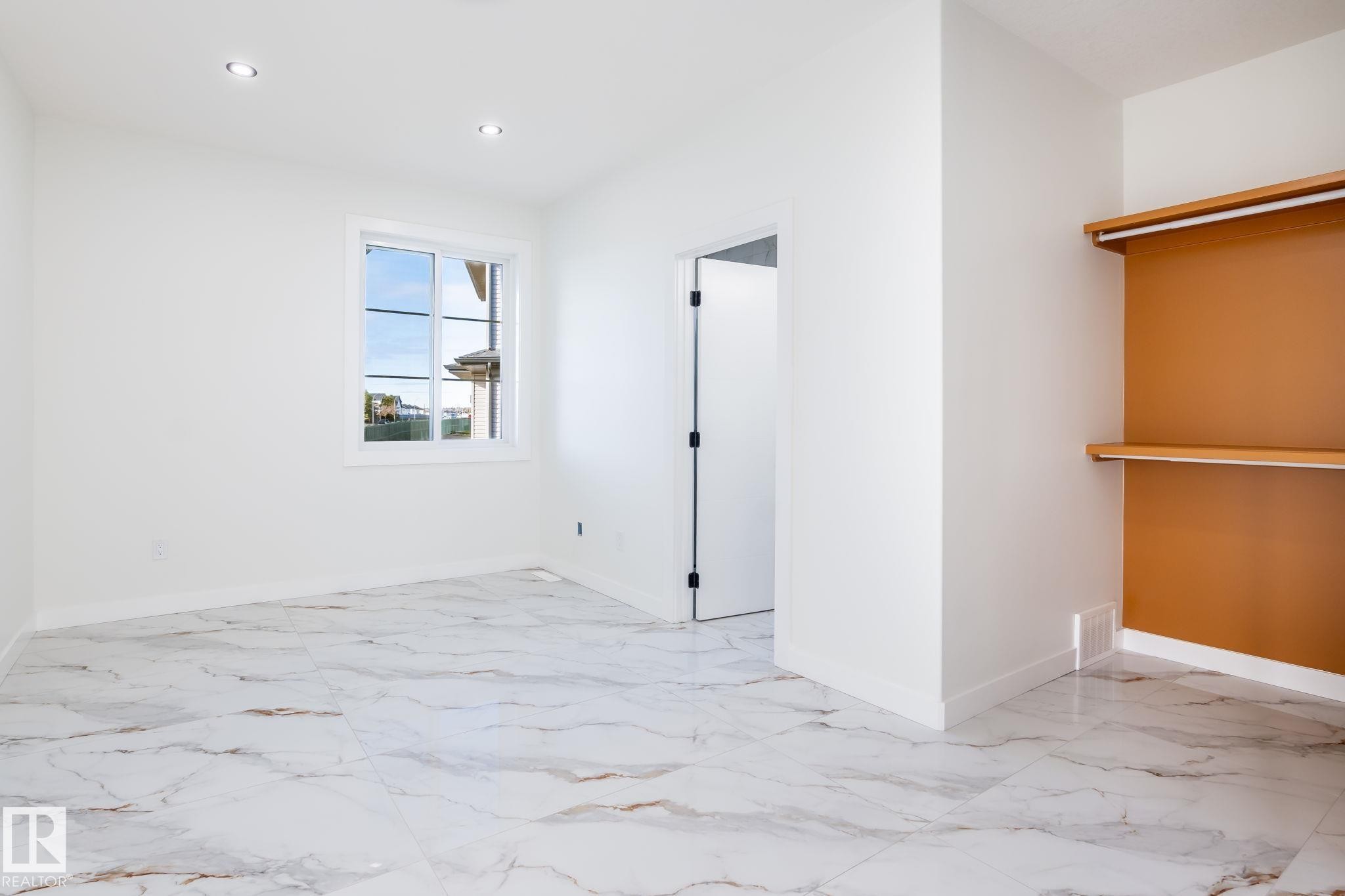 












2005 154 Avenue

,
Edmonton,




AB
T5Y 4H7

