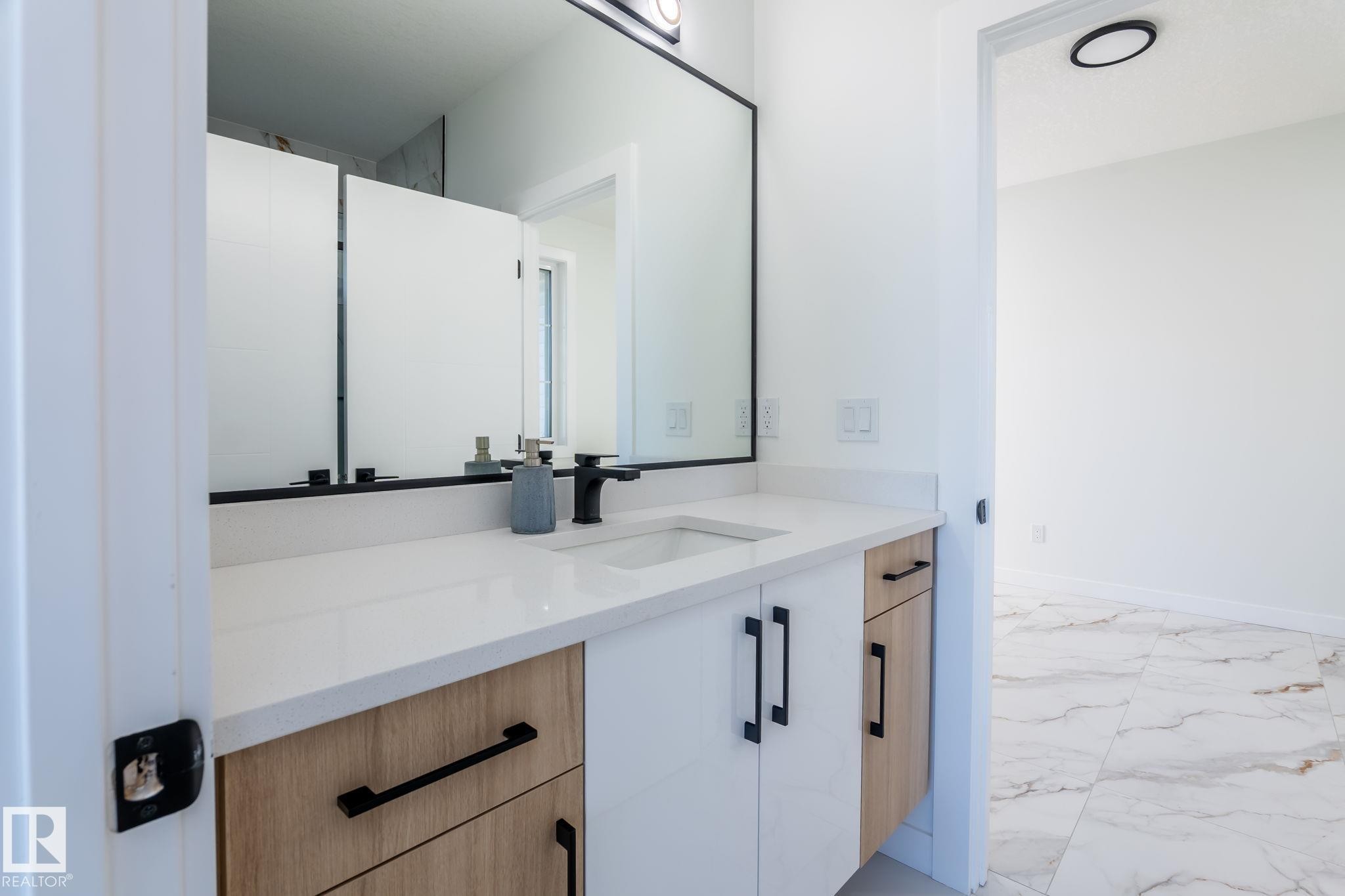 












2005 154 Avenue

,
Edmonton,




AB
T5Y 4H7

