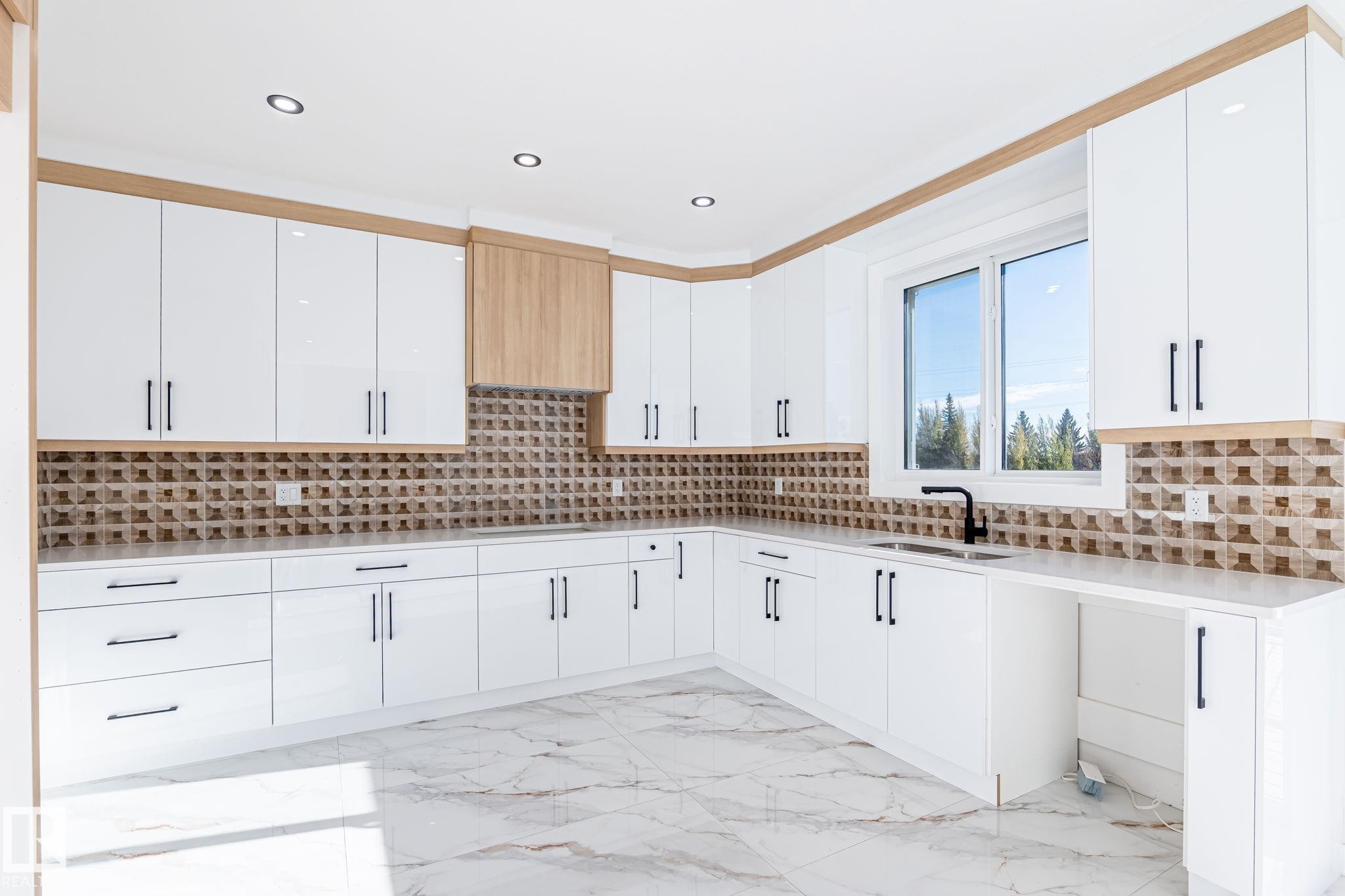 












2003 154 Avenue

,
Edmonton,




AB
T5Y 4H7

