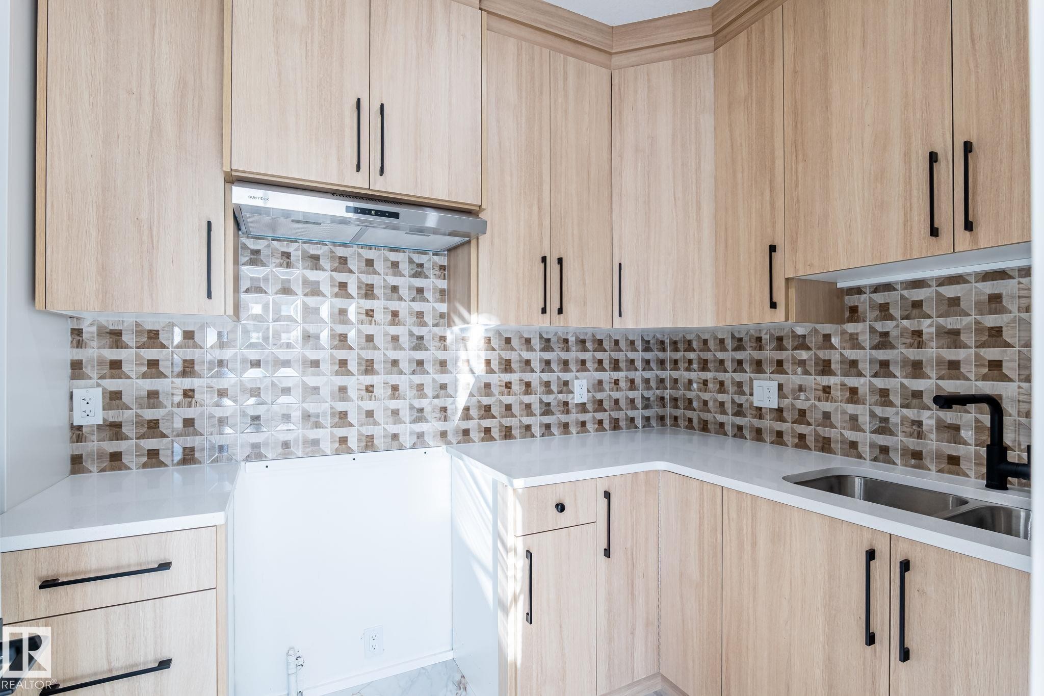 












2003 154 Avenue

,
Edmonton,




AB
T5Y 4H7

