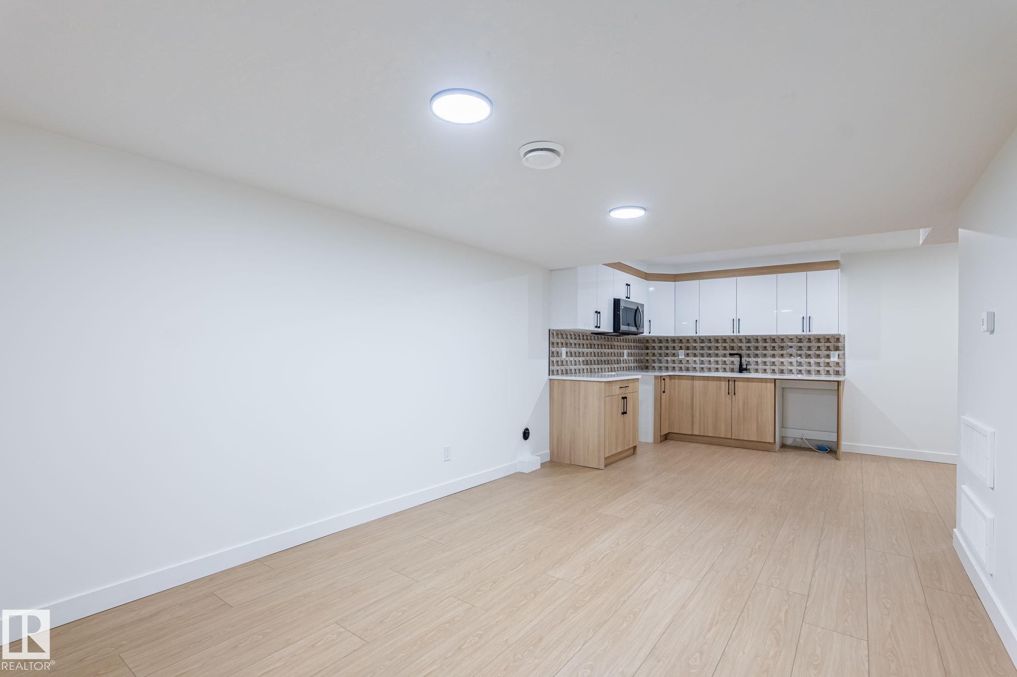 












2003 154 Avenue

,
Edmonton,




AB
T5Y 4H7

