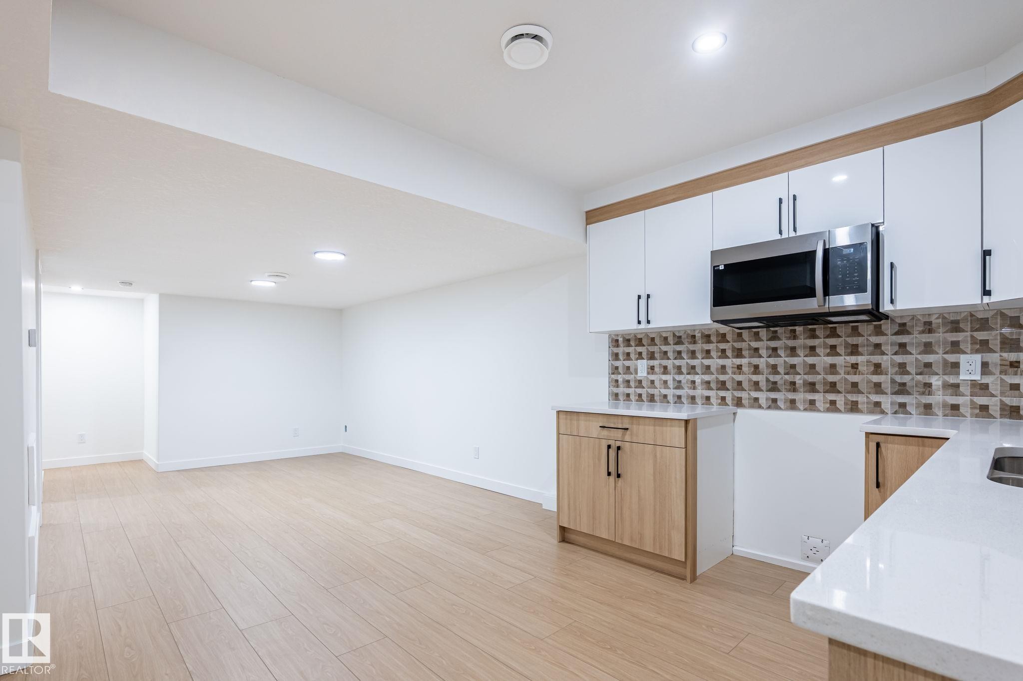 












2003 154 Avenue

,
Edmonton,




AB
T5Y 4H7

