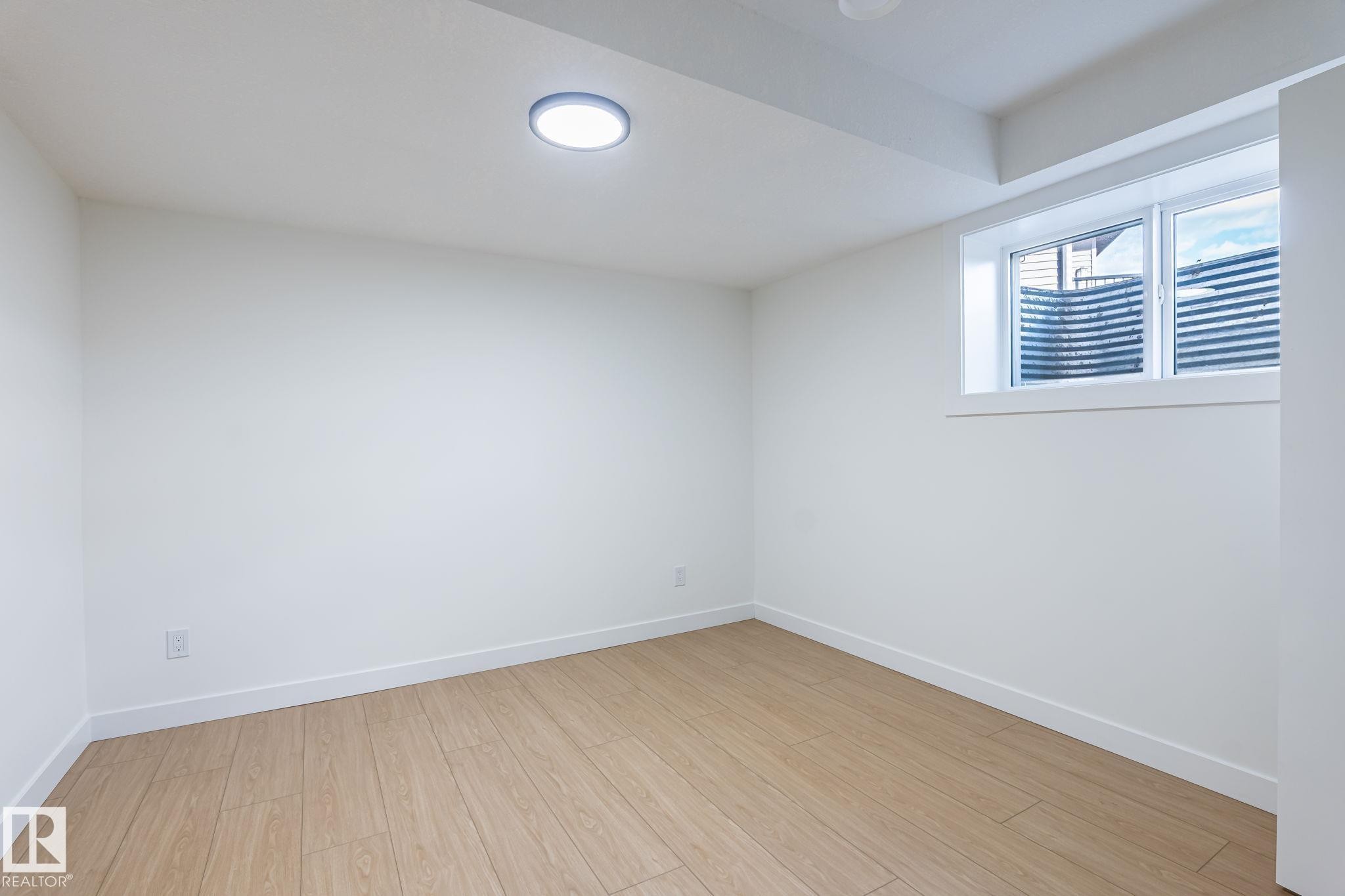 












2003 154 Avenue

,
Edmonton,




AB
T5Y 4H7

