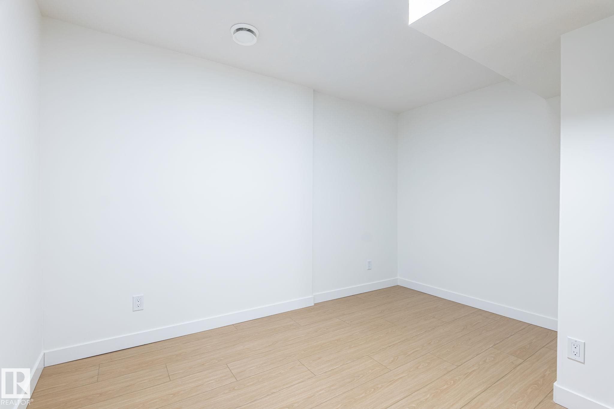 












2003 154 Avenue

,
Edmonton,




AB
T5Y 4H7

