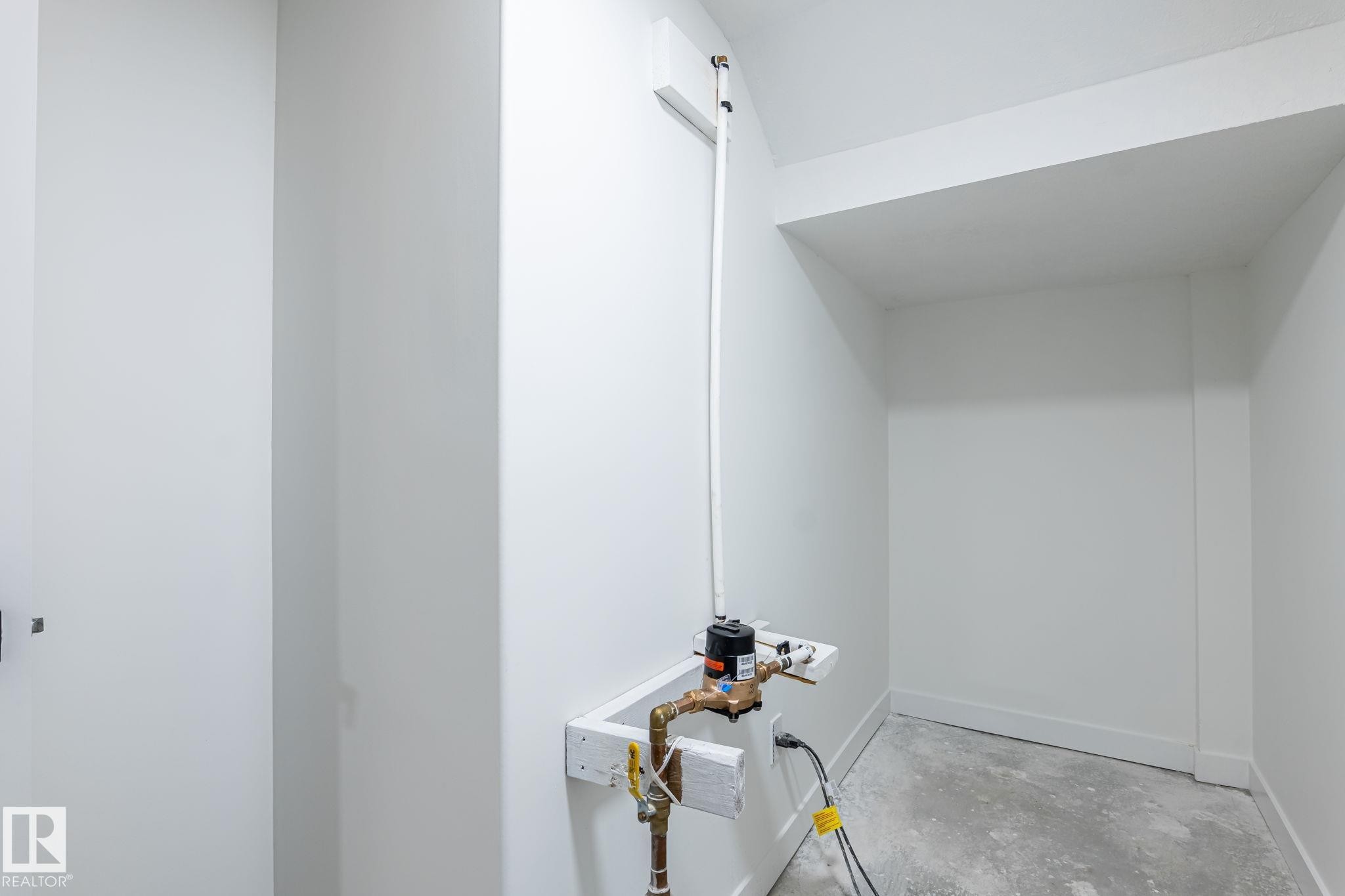 












2003 154 Avenue

,
Edmonton,




AB
T5Y 4H7

