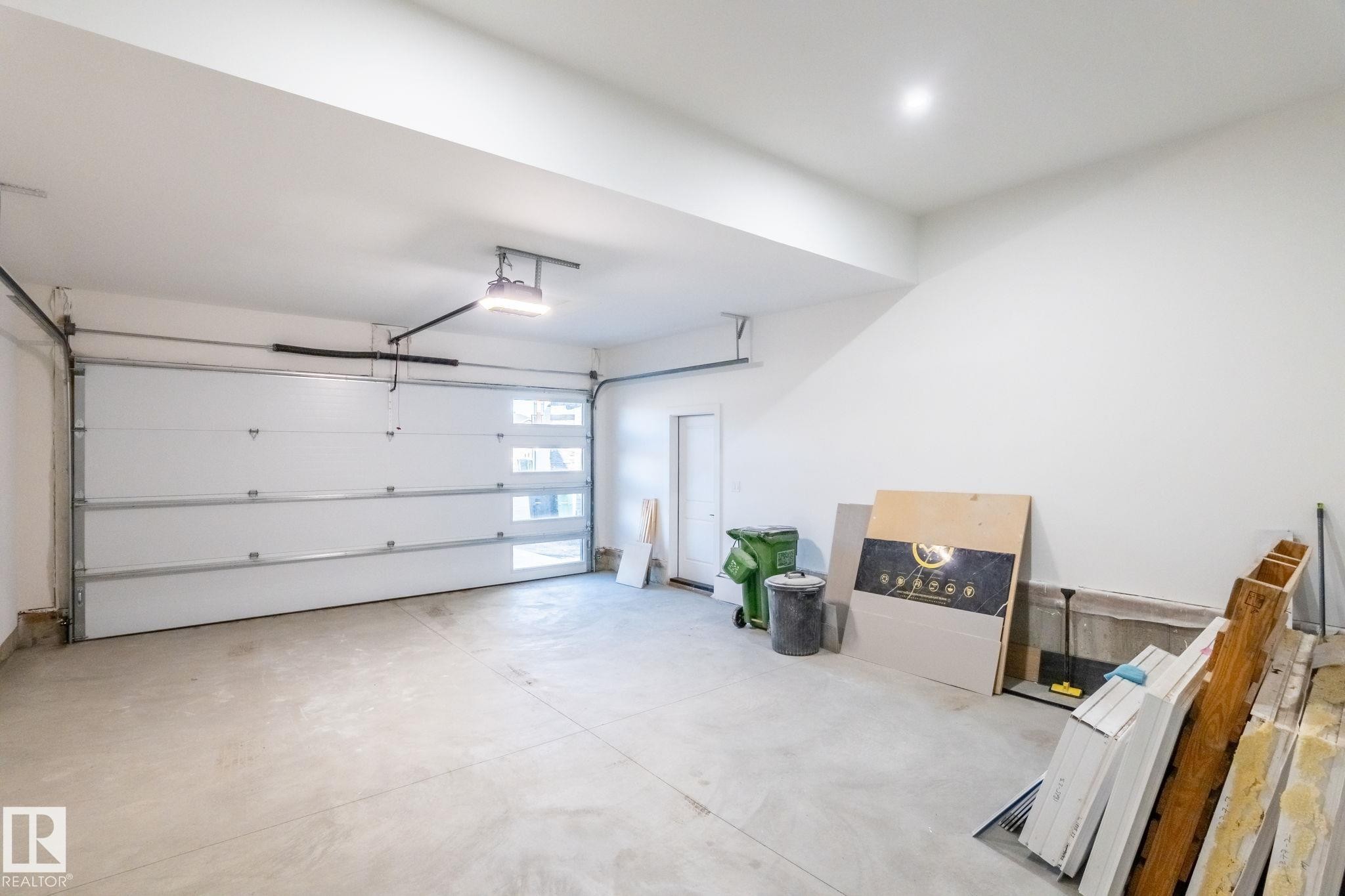 












2003 154 Avenue

,
Edmonton,




AB
T5Y 4H7

