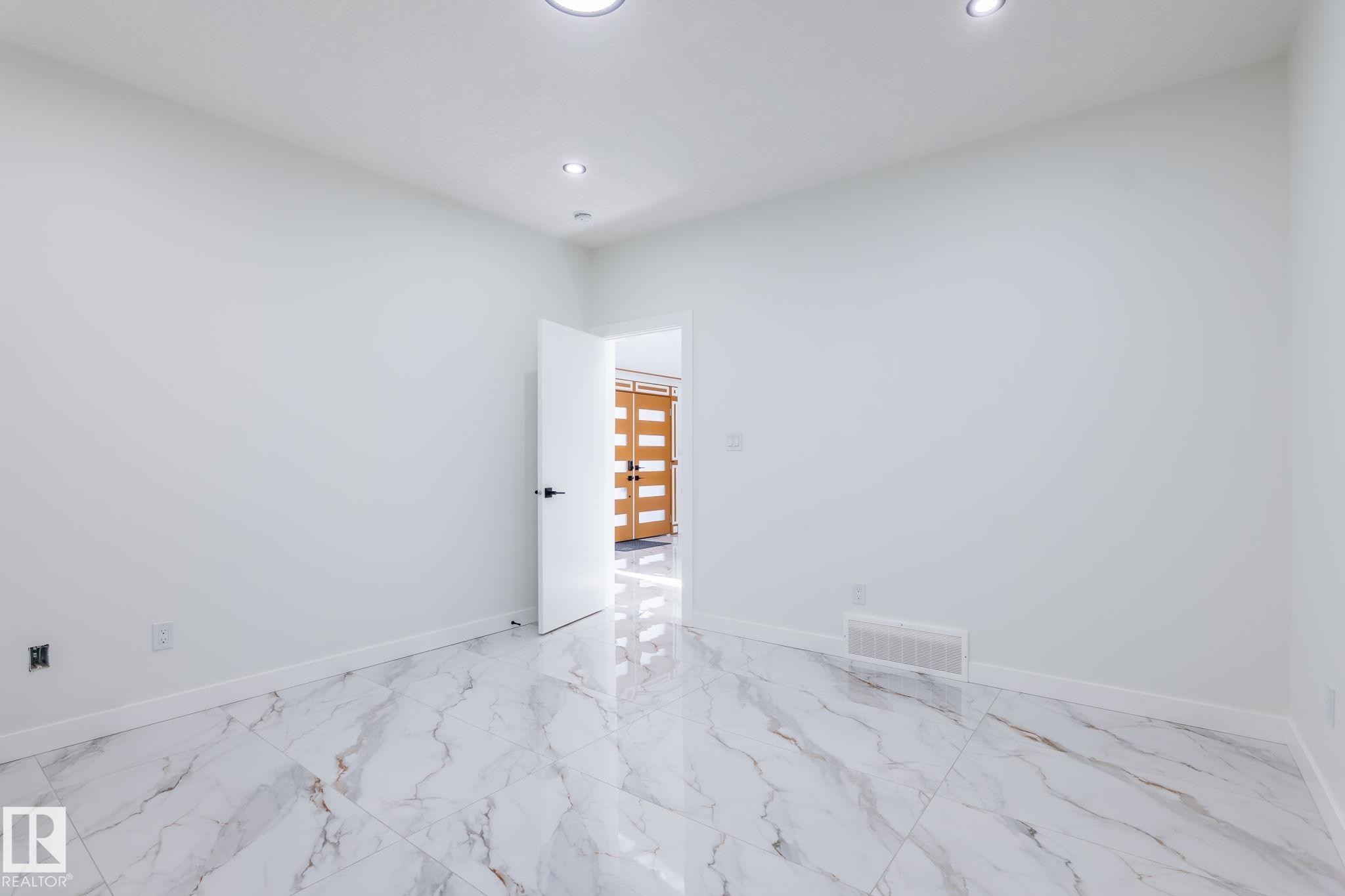 












2003 154 Avenue

,
Edmonton,




AB
T5Y 4H7

