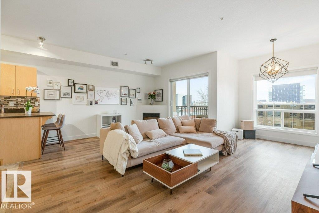 












405 10606 102 Avenue

,
Edmonton,




AB
T5J 5E9

