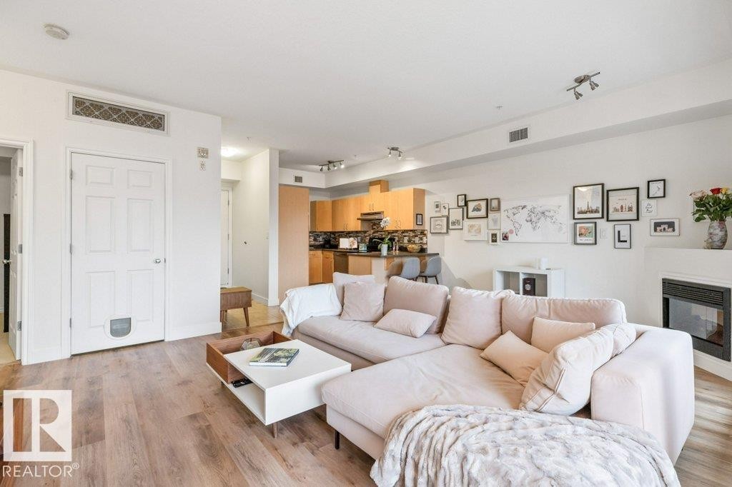 












405 10606 102 Avenue

,
Edmonton,




AB
T5J 5E9

