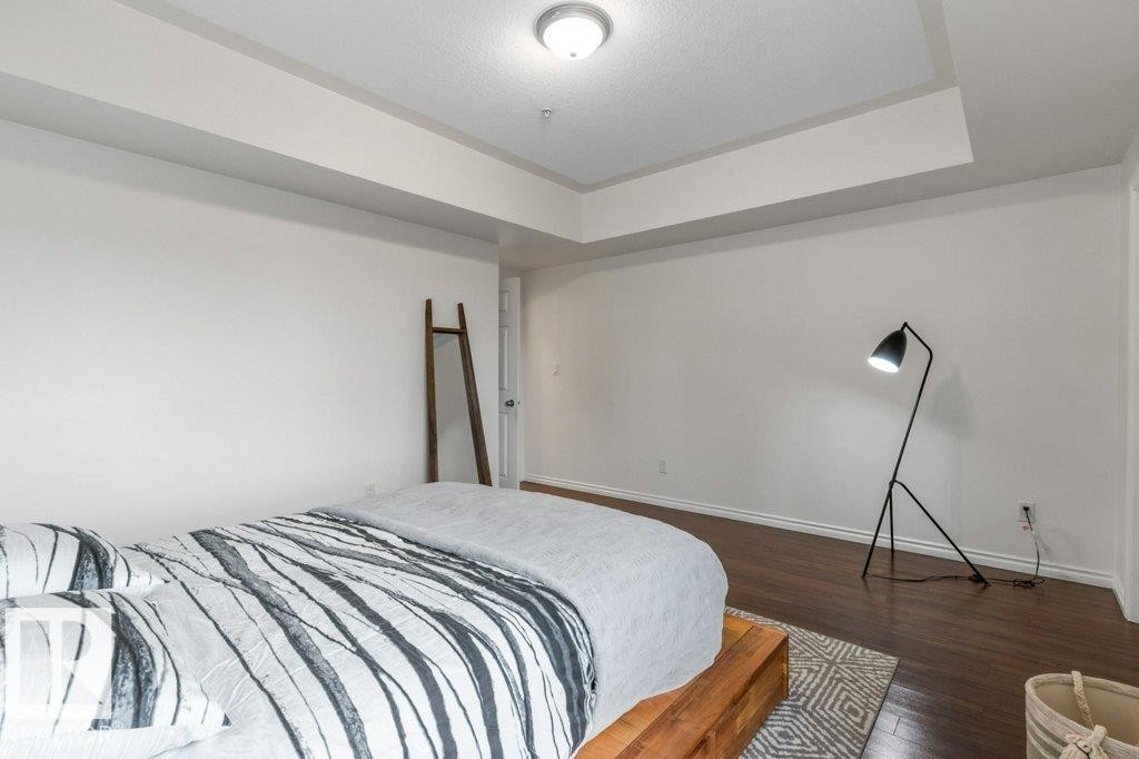 












405 10606 102 Avenue

,
Edmonton,




AB
T5J 5E9

