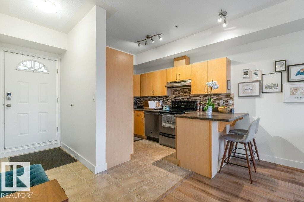 












405 10606 102 Avenue

,
Edmonton,




AB
T5J 5E9

