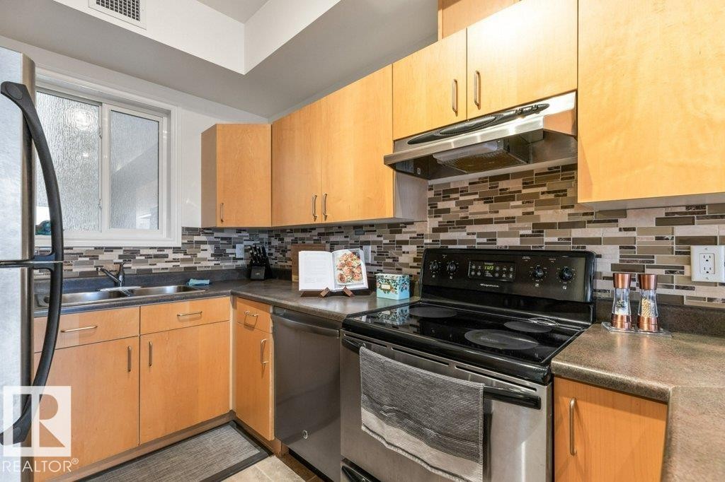 












405 10606 102 Avenue

,
Edmonton,




AB
T5J 5E9

