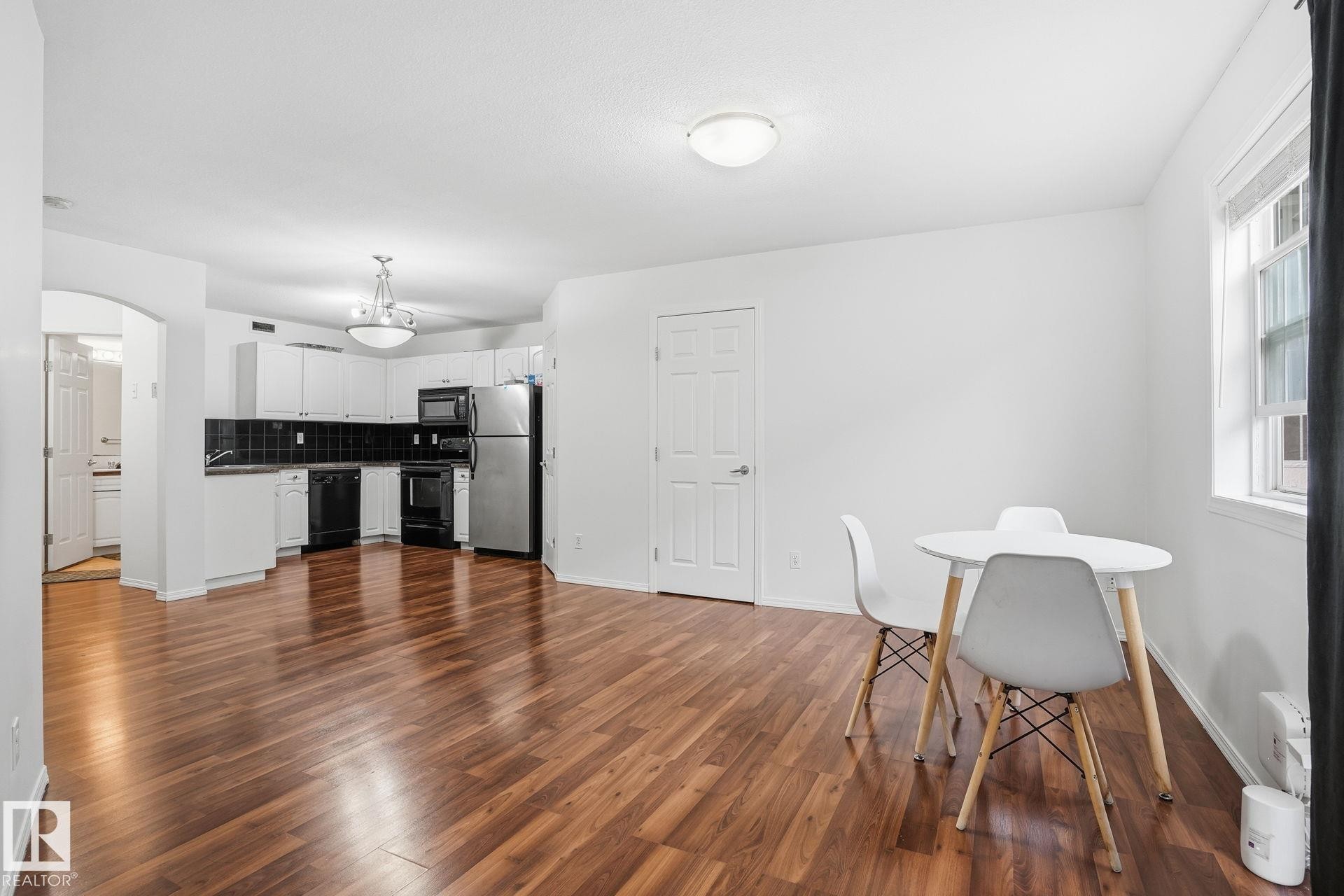 












43 150 EDWARDS Drive

,
Edmonton,




AB
T6X 1M4

