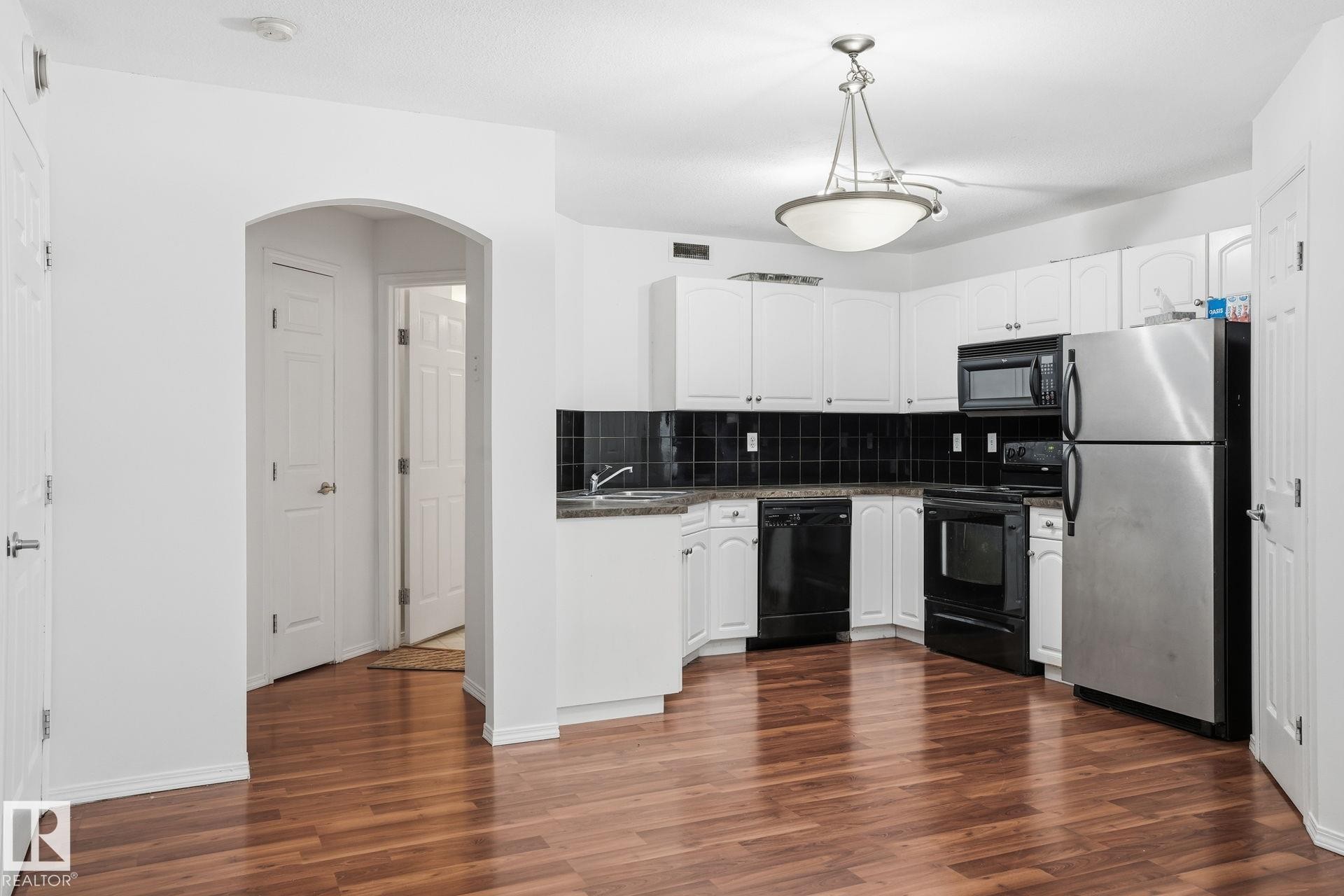 












43 150 EDWARDS Drive

,
Edmonton,




AB
T6X 1M4

