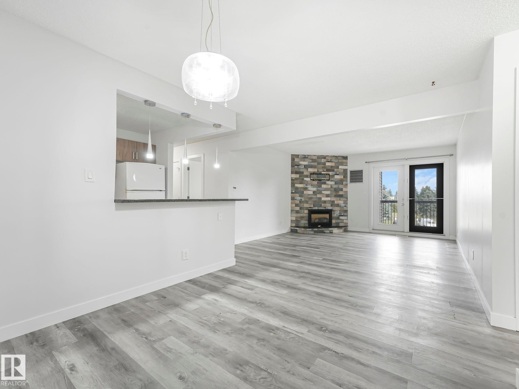 












303 10528 29 Avenue

,
Edmonton,




AB
T6J 4J2

