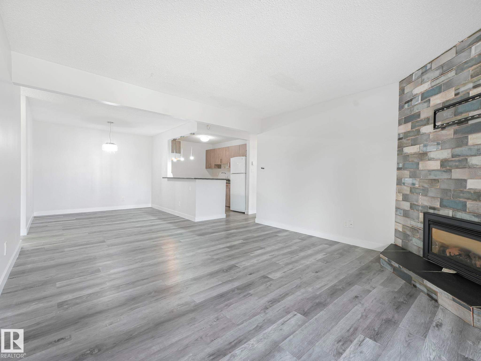 












303 10528 29 Avenue

,
Edmonton,




AB
T6J 4J2

