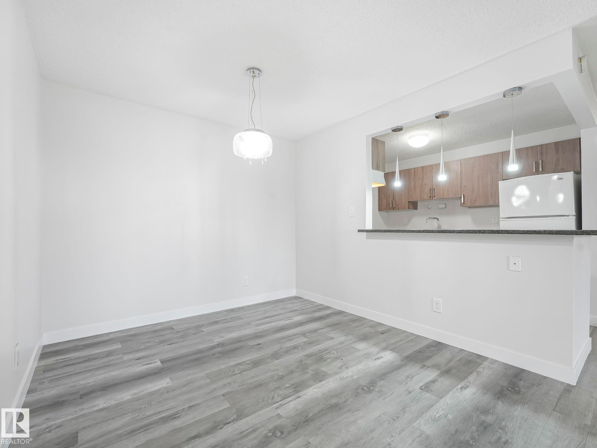 












303 10528 29 Avenue

,
Edmonton,




AB
T6J 4J2

