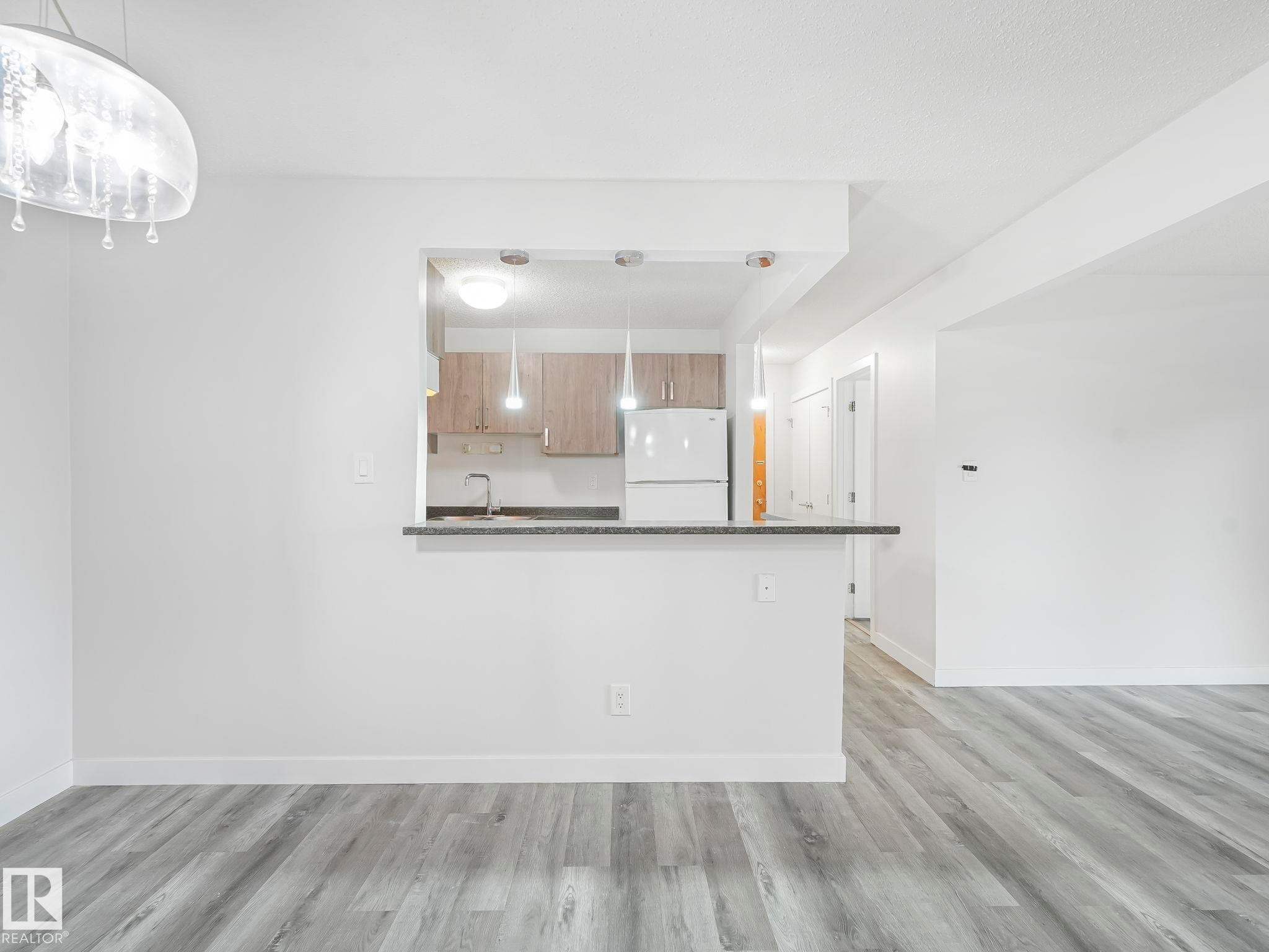 












303 10528 29 Avenue

,
Edmonton,




AB
T6J 4J2

