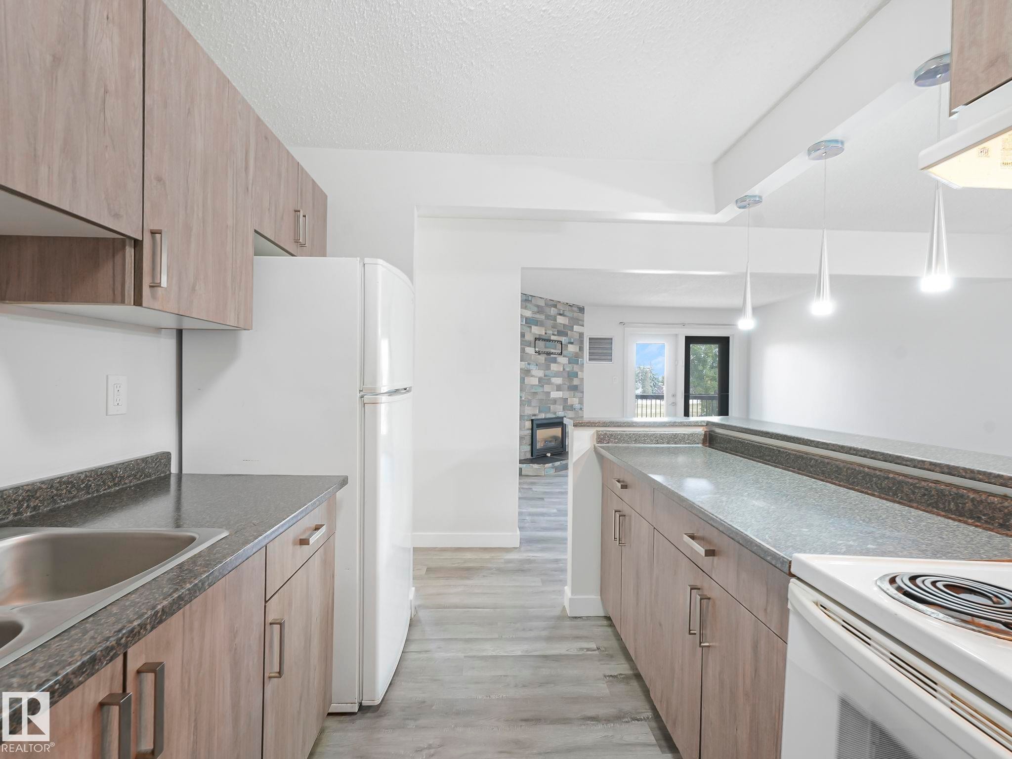 












303 10528 29 Avenue

,
Edmonton,




AB
T6J 4J2

