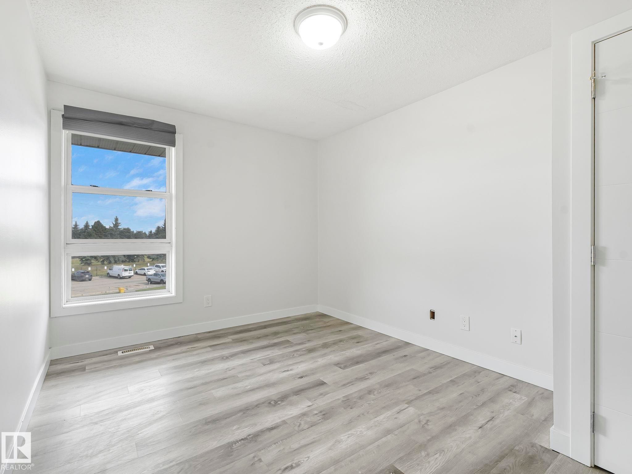 












303 10528 29 Avenue

,
Edmonton,




AB
T6J 4J2

