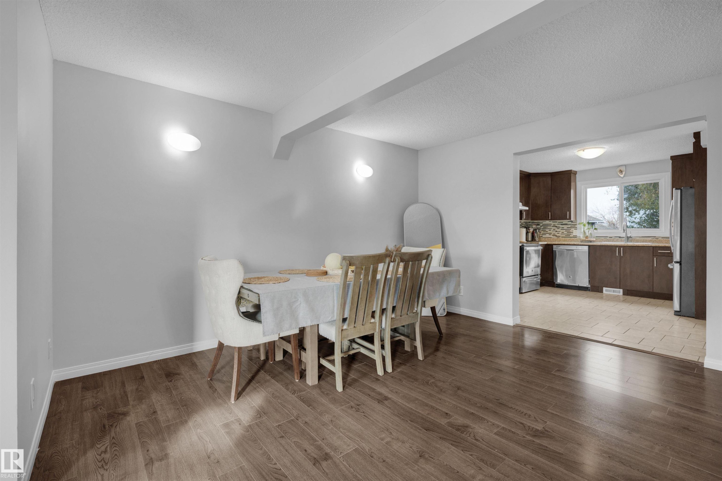 












75 GRAND MEADOW Crescent

,
Edmonton,




AB
T6L 1A3

