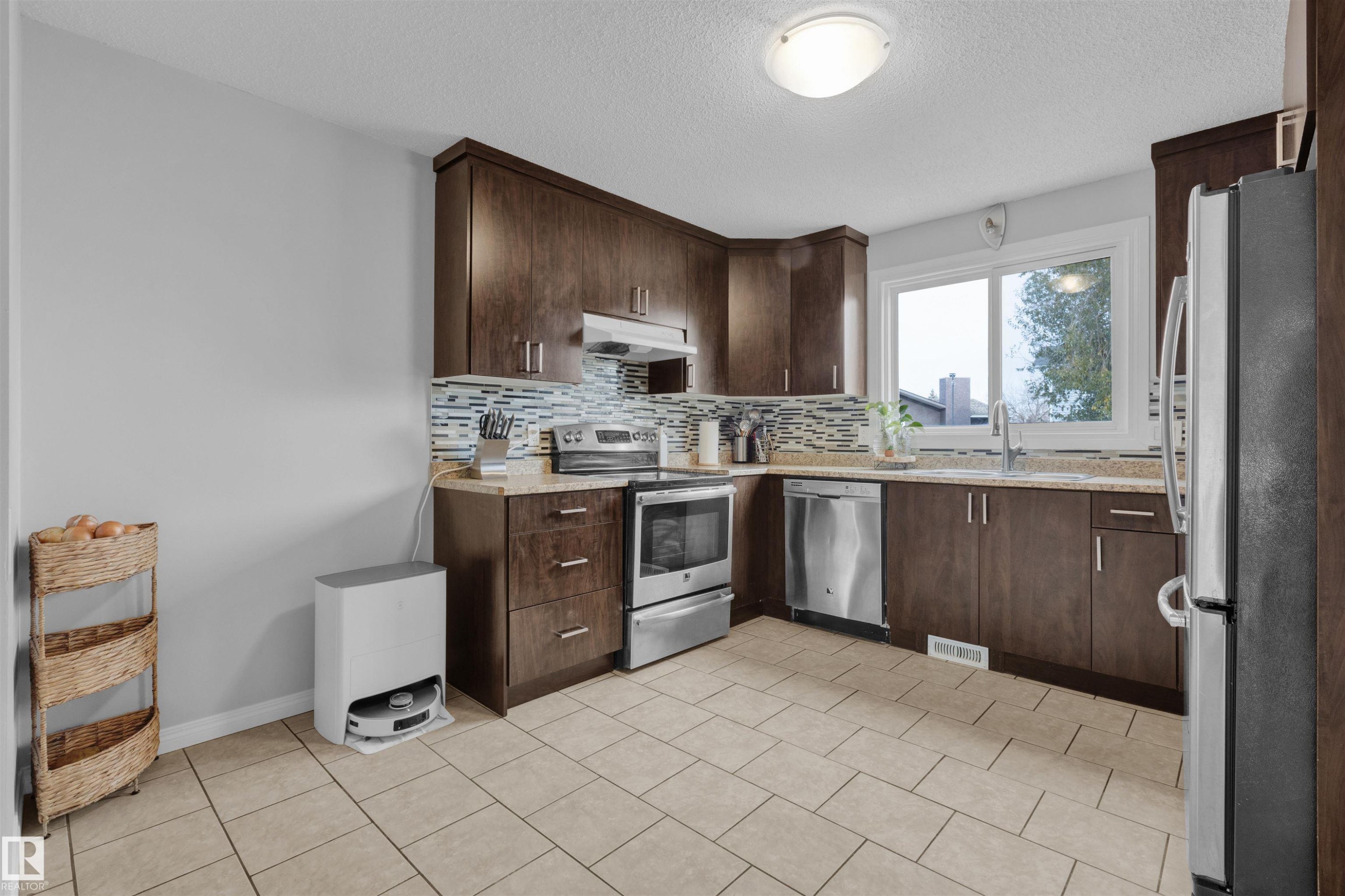 












75 GRAND MEADOW Crescent

,
Edmonton,




AB
T6L 1A3

