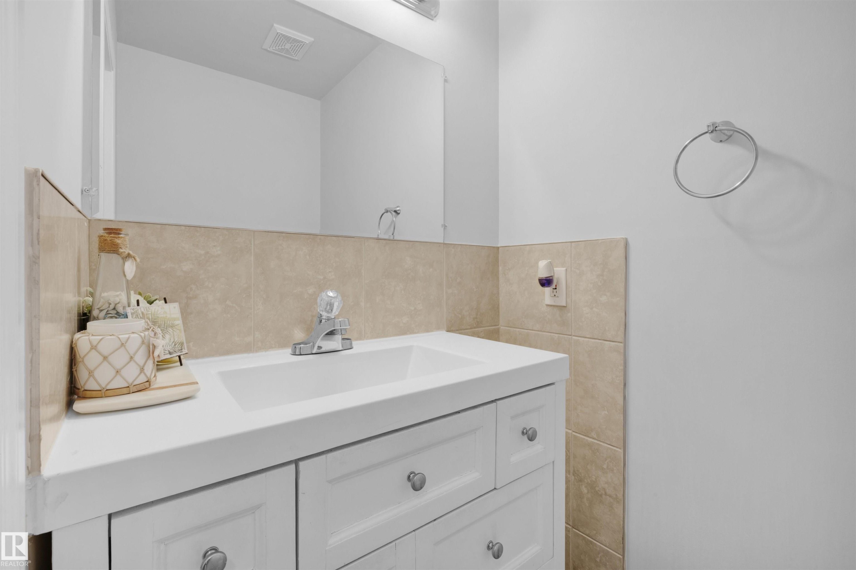 












75 GRAND MEADOW Crescent

,
Edmonton,




AB
T6L 1A3

